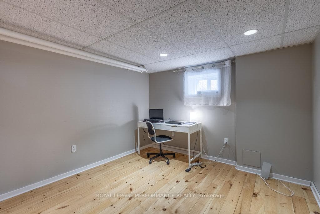 35 Acacia Avenue photo 27