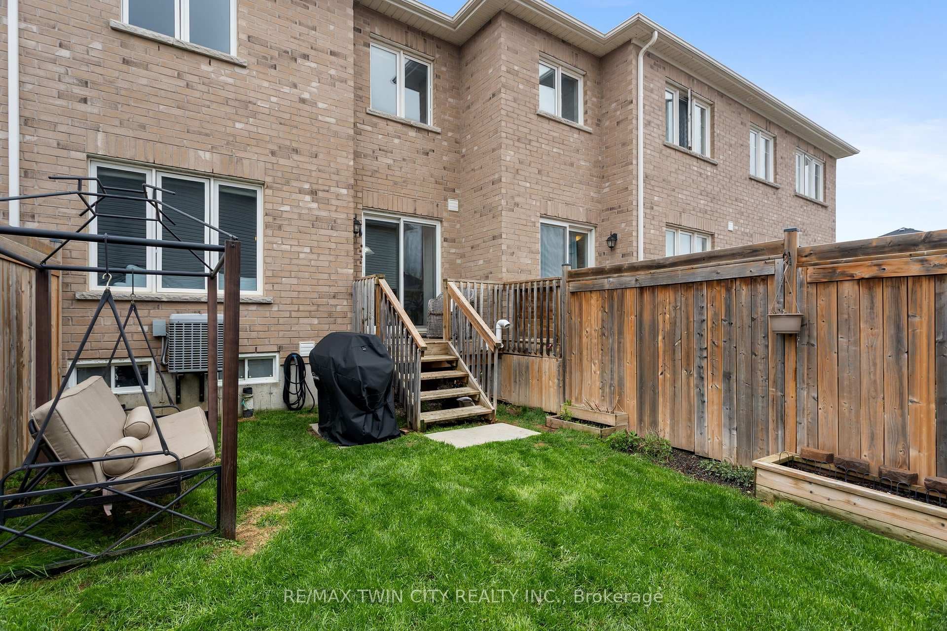 5 Cole Crescent photo 32