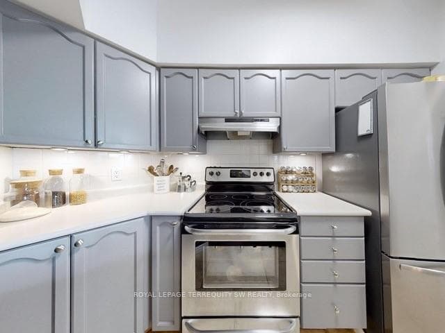33 Empress Avenue Unit 516 photo 6