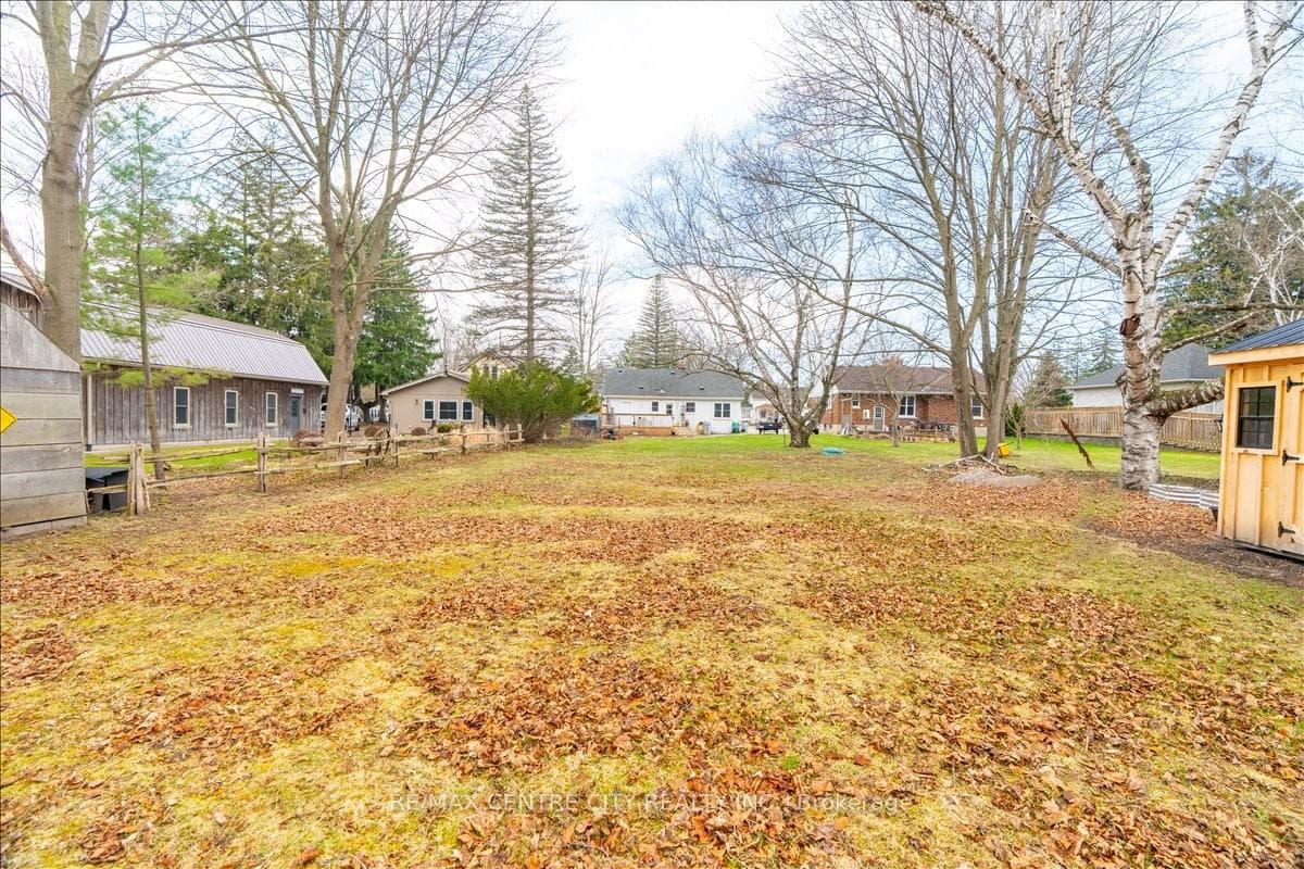 549 Victoria Street photo 24