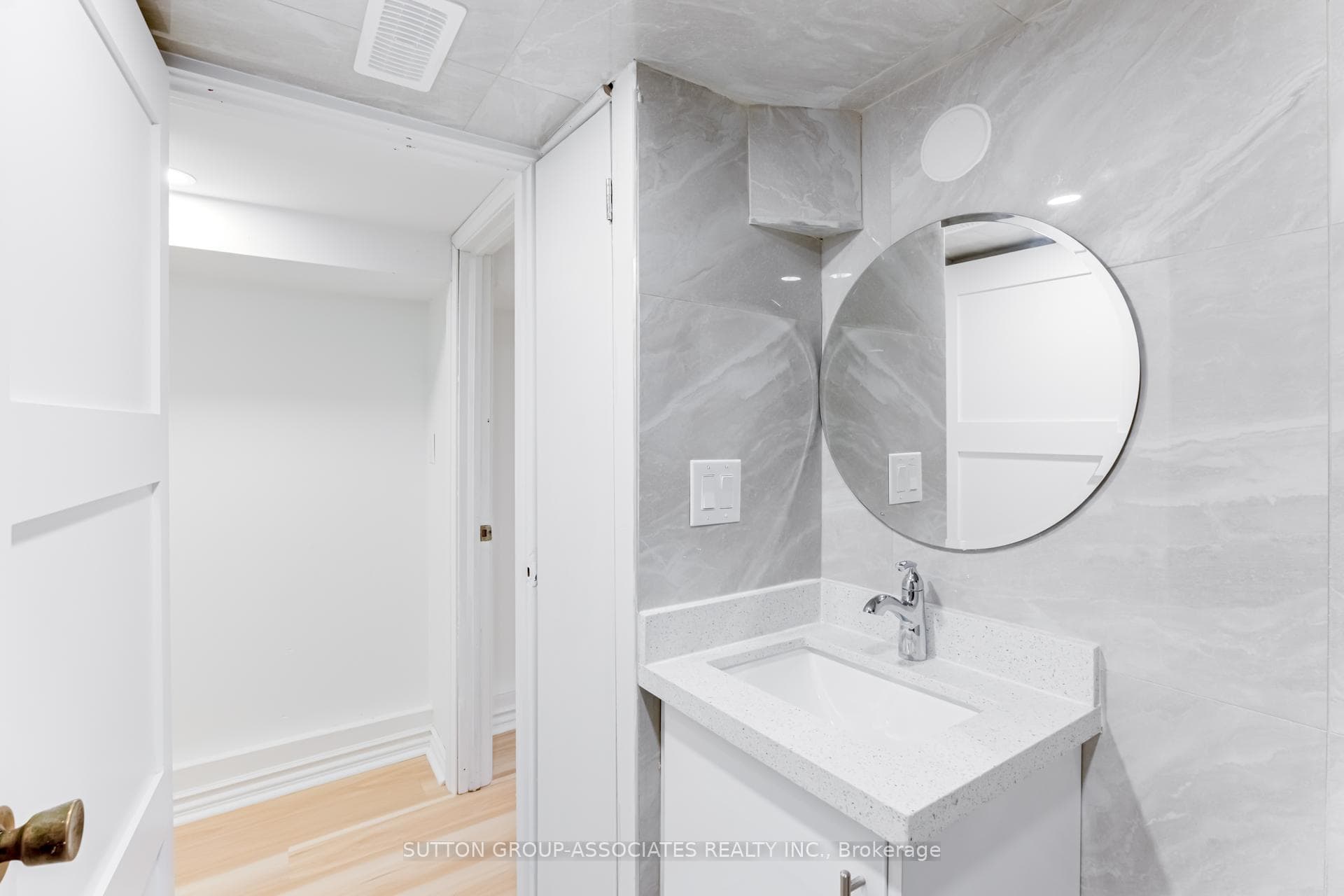879 Palmerston Avenue Unit Lower photo 14
