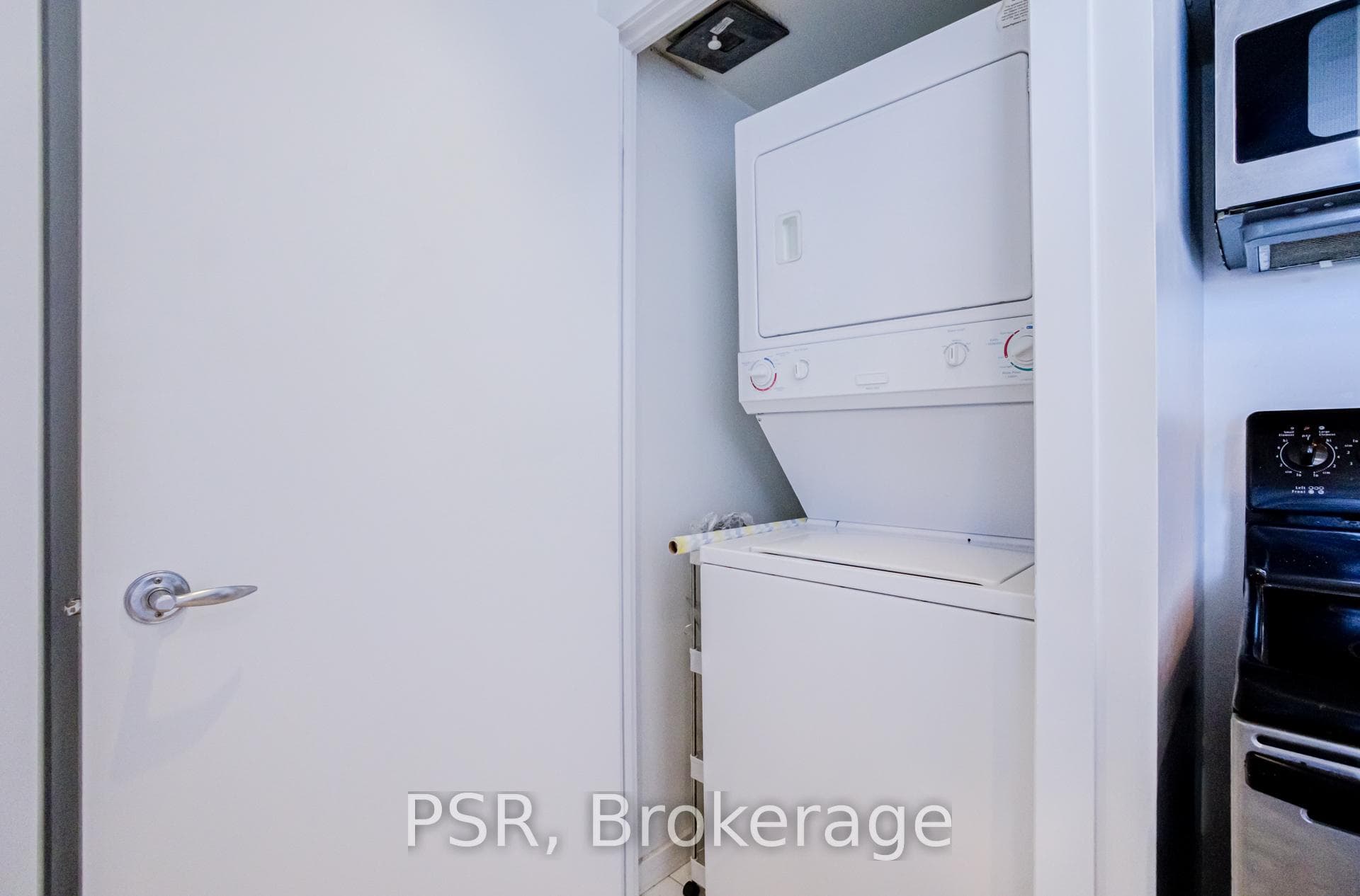 218 Queens Quay Unit 1506 photo 17