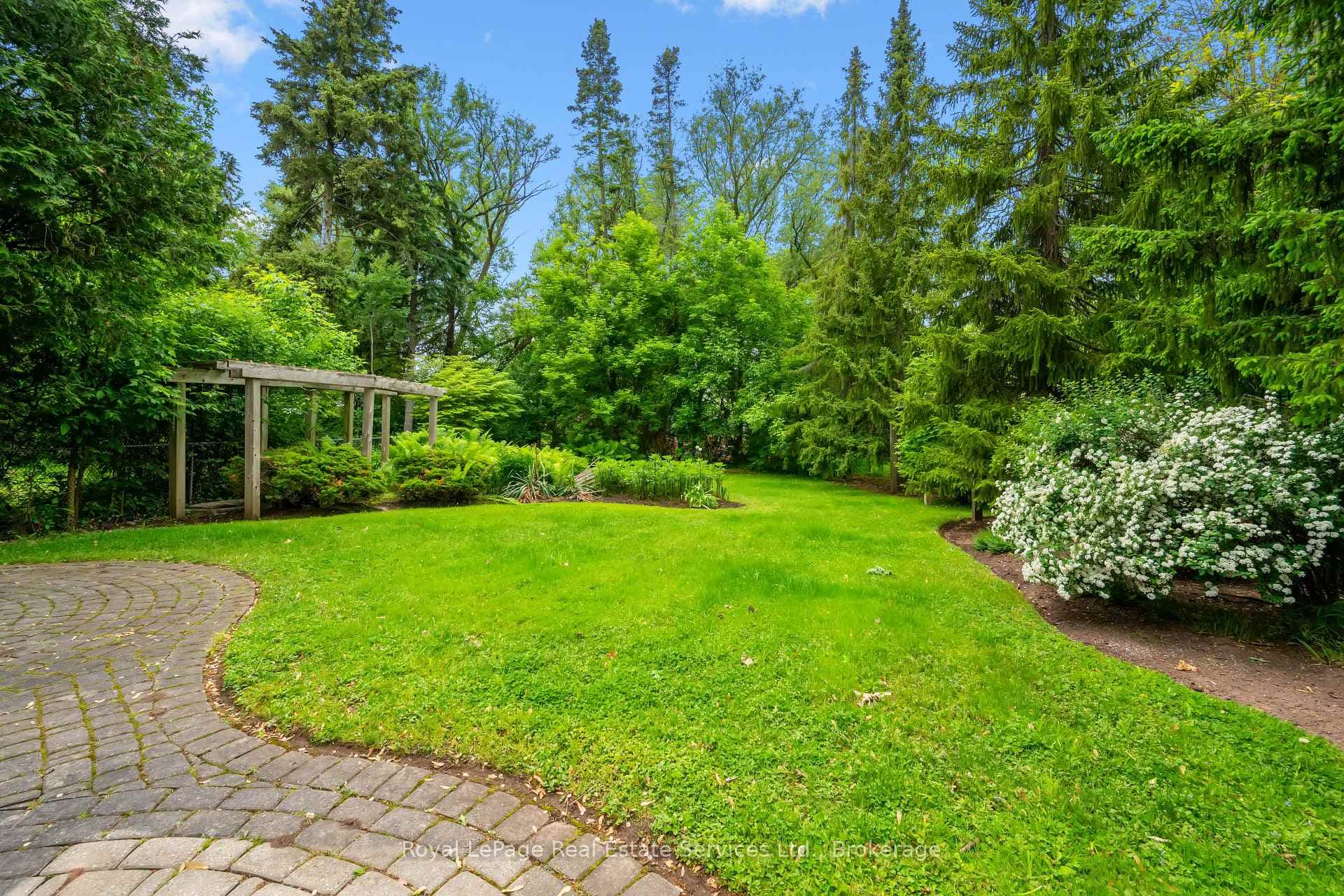 480 CHARTWELL Road photo 3
