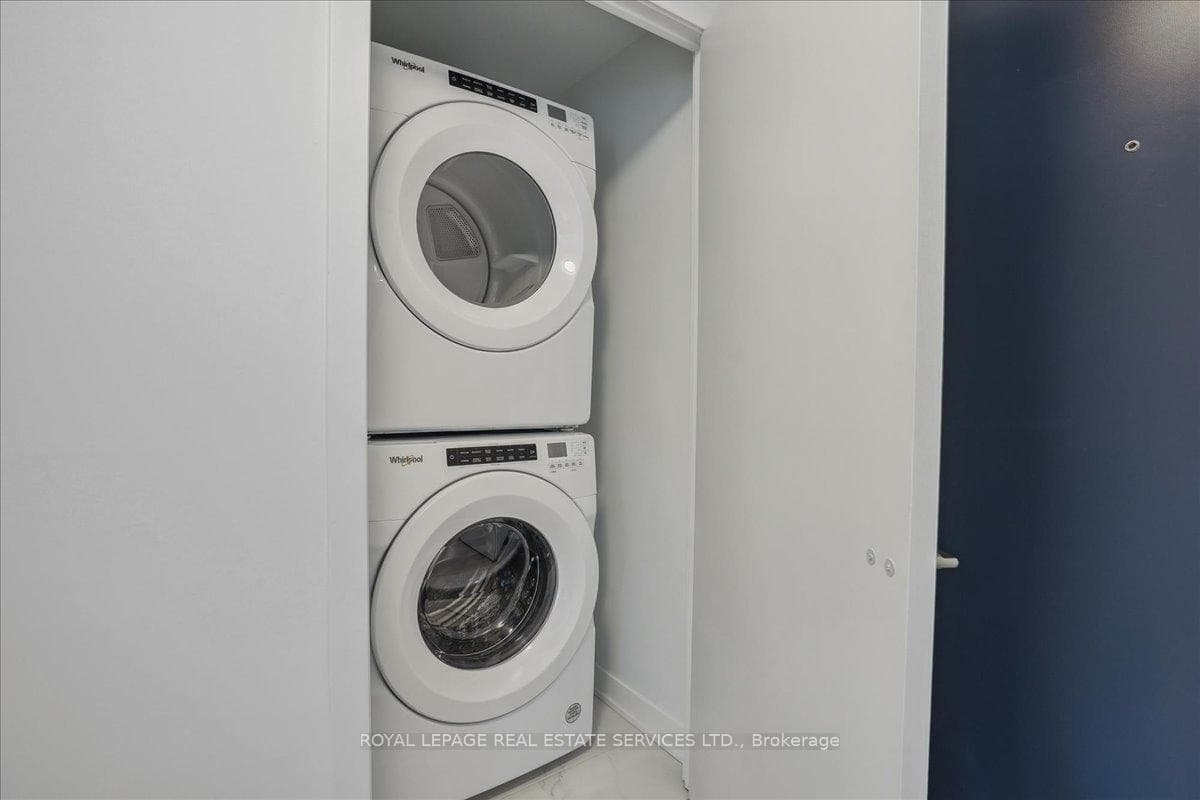 395 Dundas Street Unit 414 photo 20