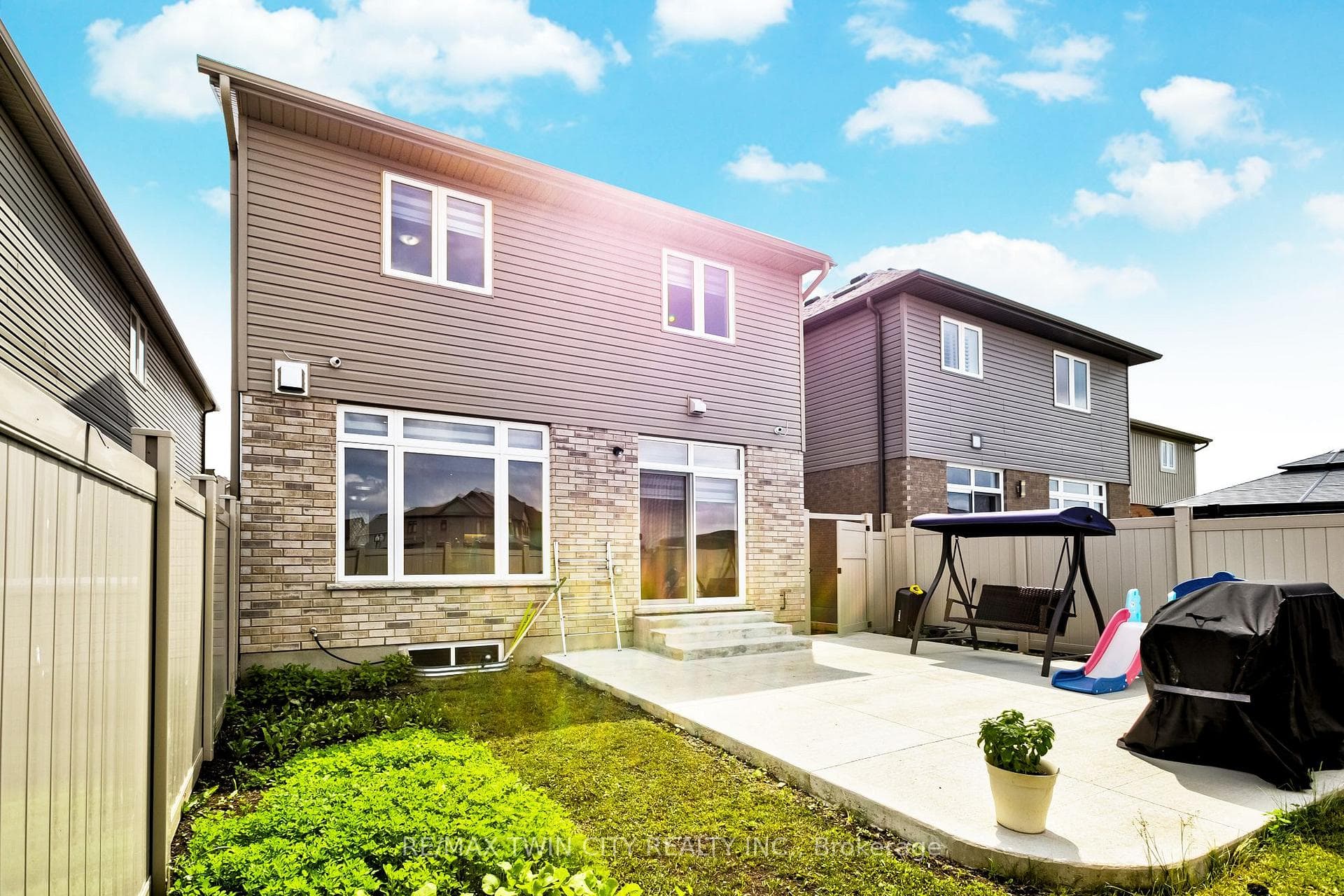 446 Rivertrail Avenue photo 31
