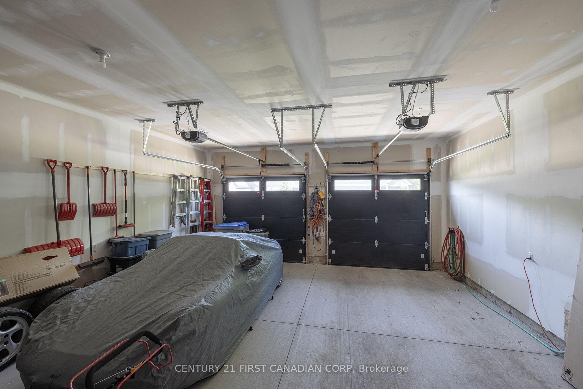 137 RIDGE Street photo 36