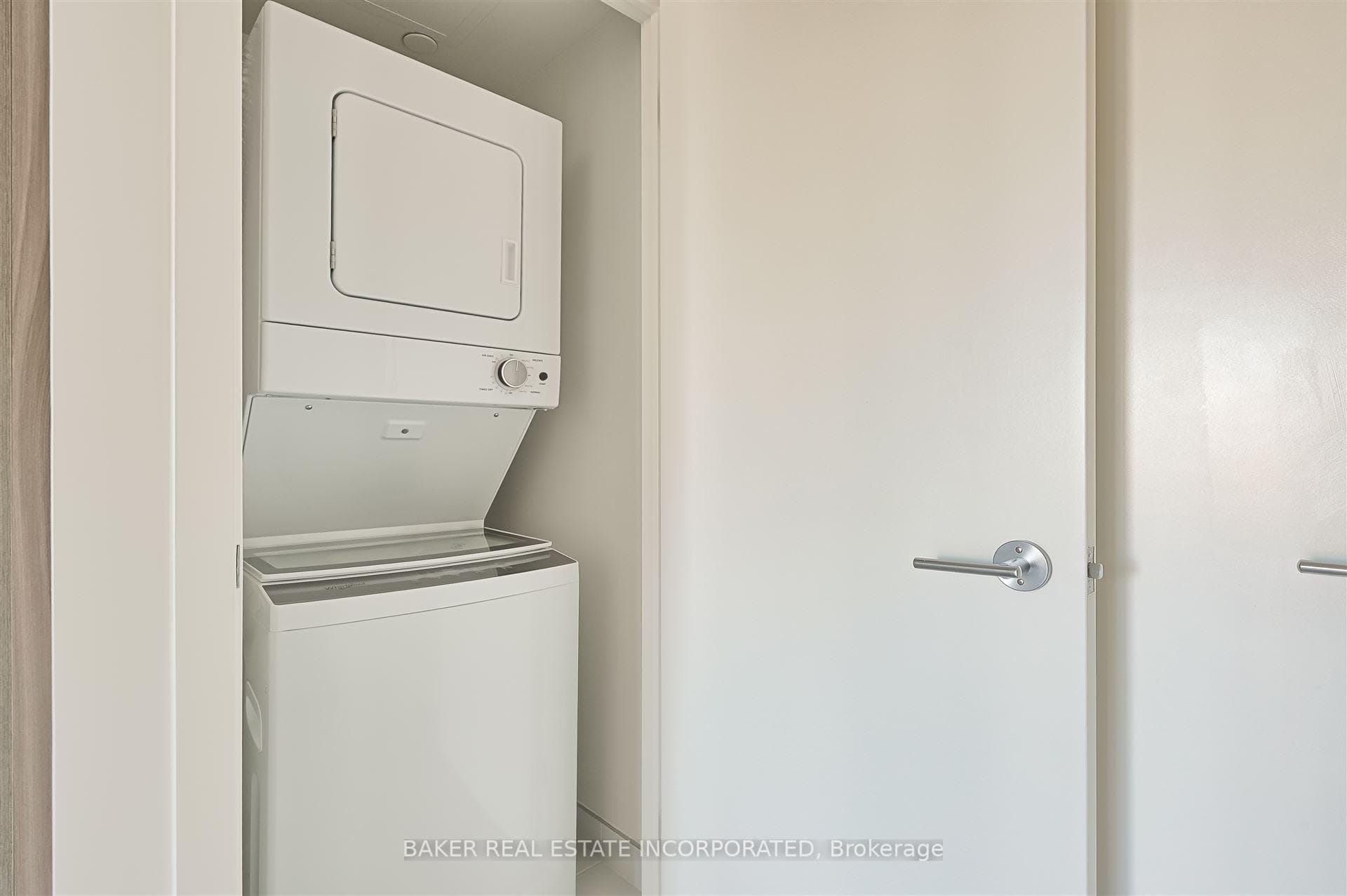 223 Redpath Avenue Unit 806 photo 11