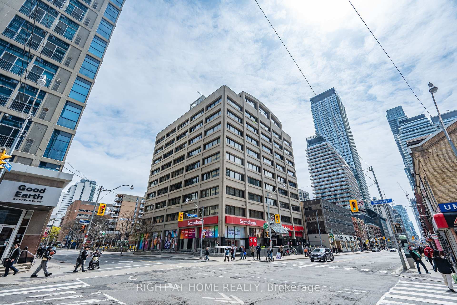 555 Yonge Street Unit 802 photo 22