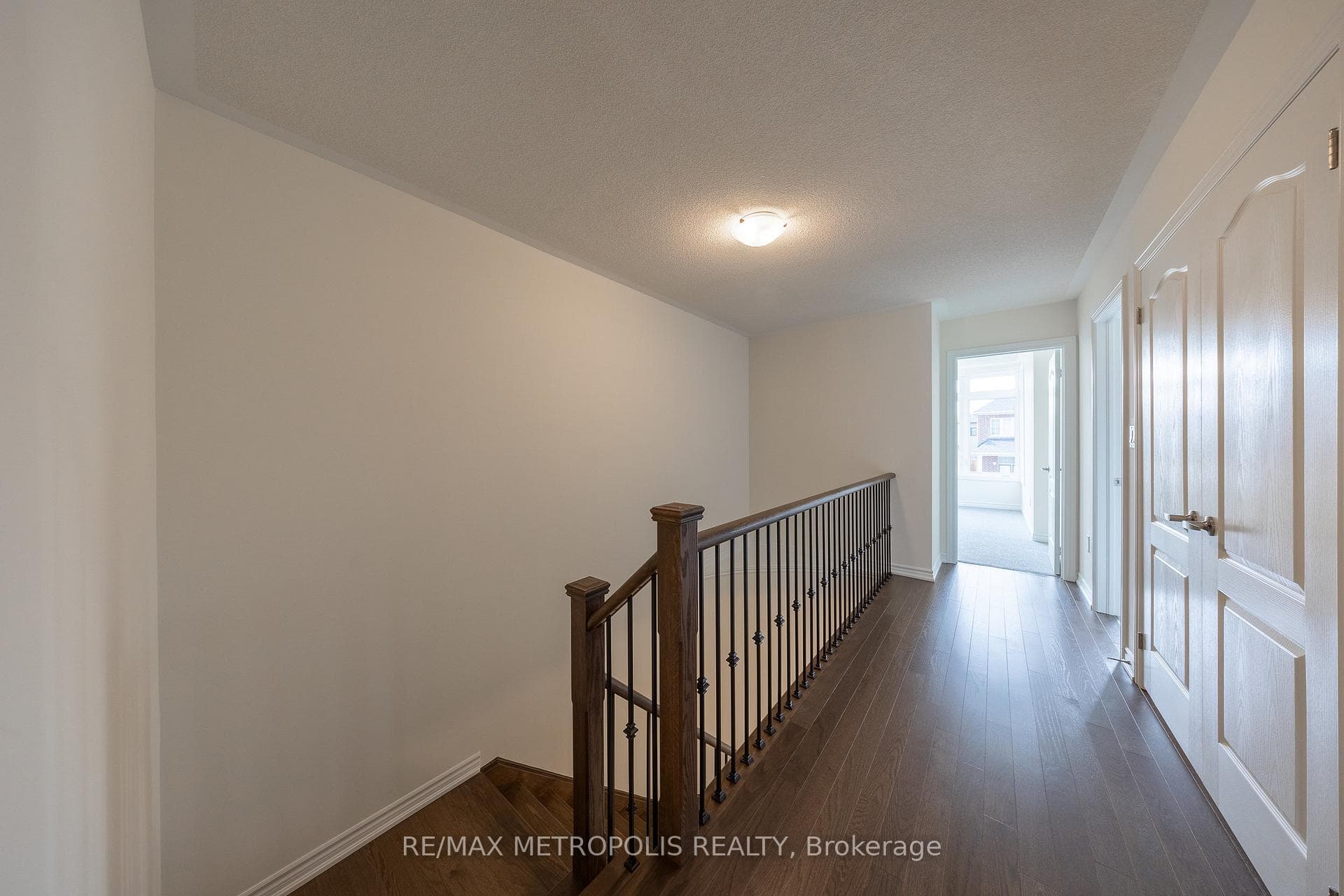 60 Mountainside Crescent photo 19