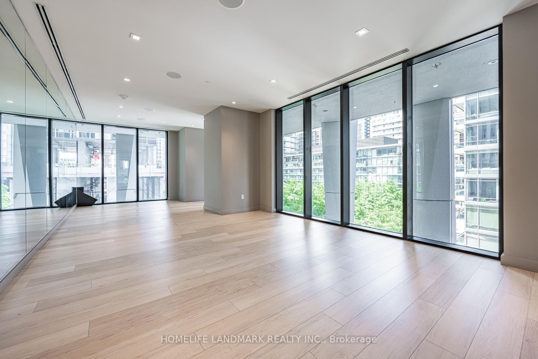 1 Yorkville Avenue Unit 2311 photo 32
