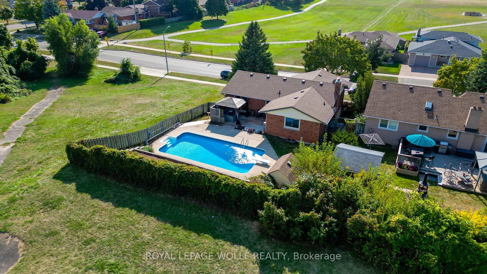 148 Laurentian Drive photo 38