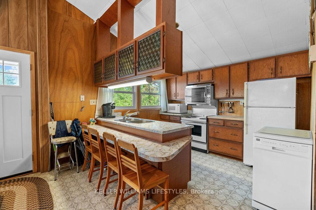 7403 SANDERSON Road photo 14