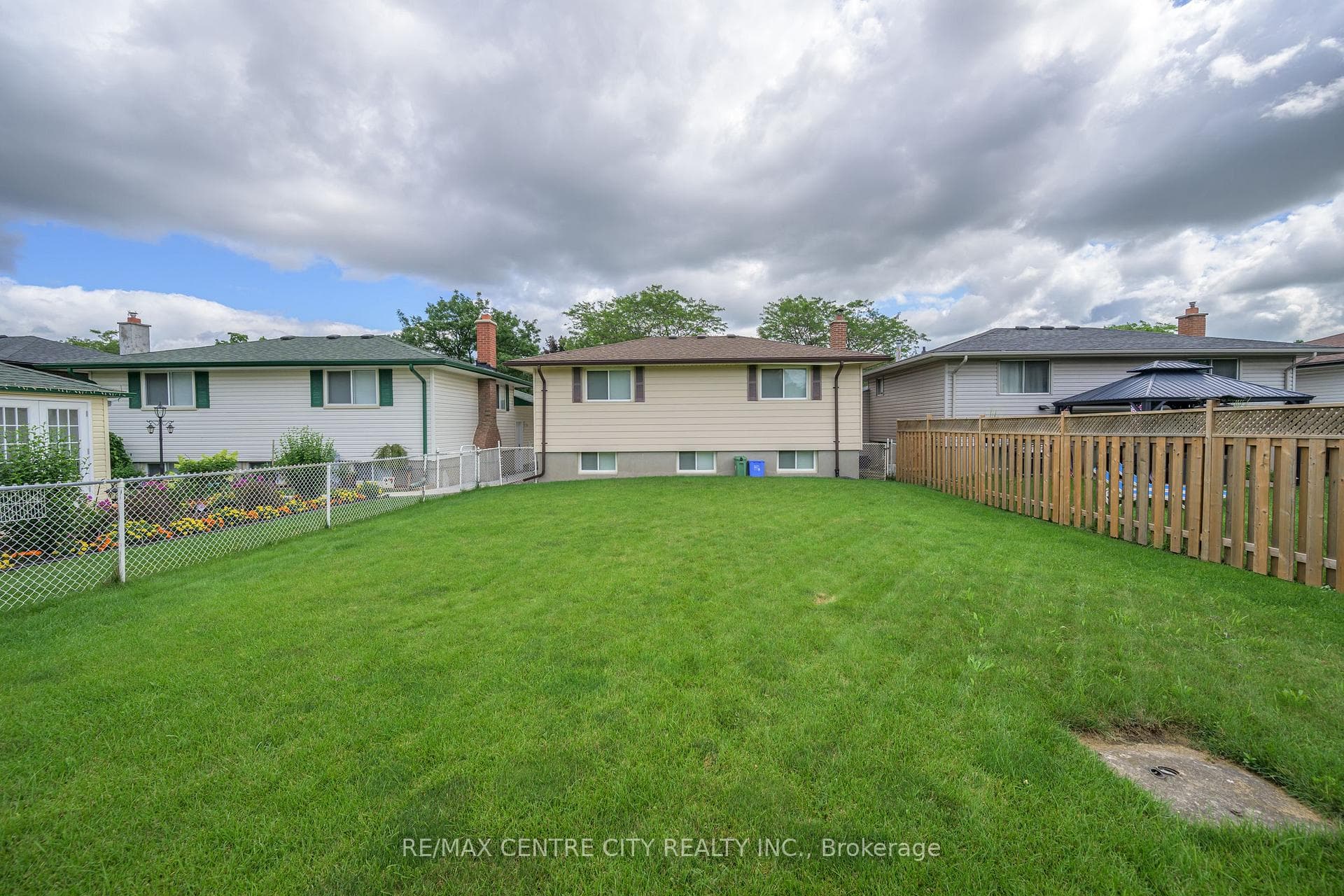 1003 Jalna Boulevard photo 31