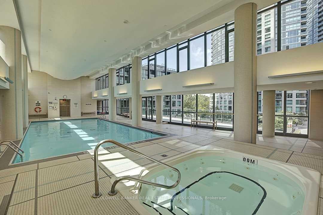 209 Fort York Boulevard Unit 555 photo 16