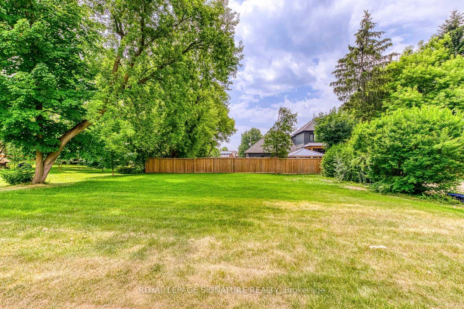 11024 Trafalgar Road photo 35