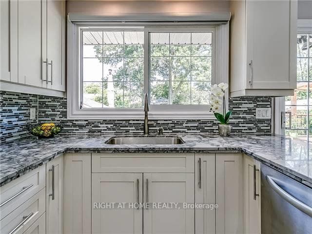 273 Kenwood Avenue photo 11
