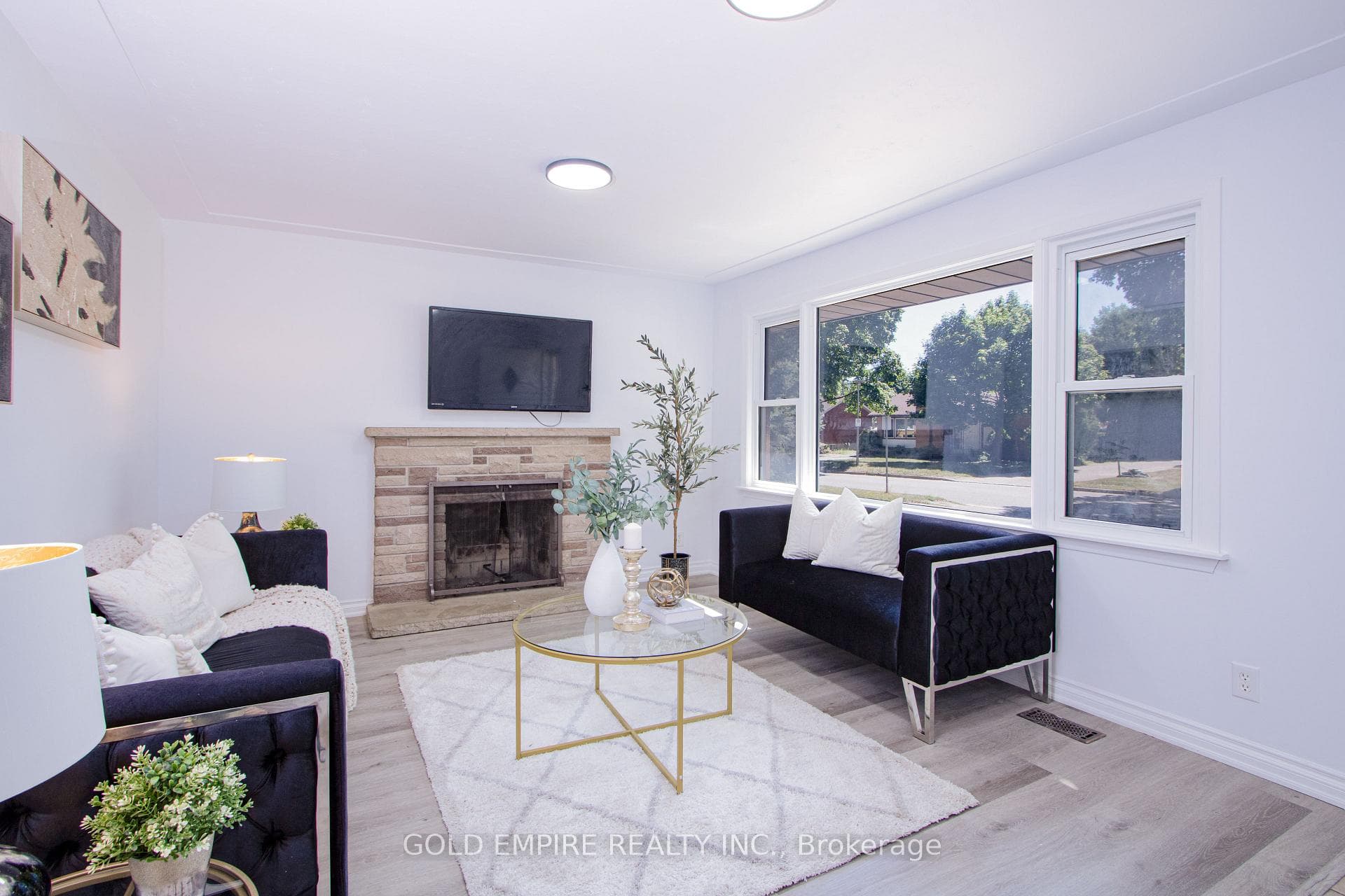 33 Godfrey Drive photo 4