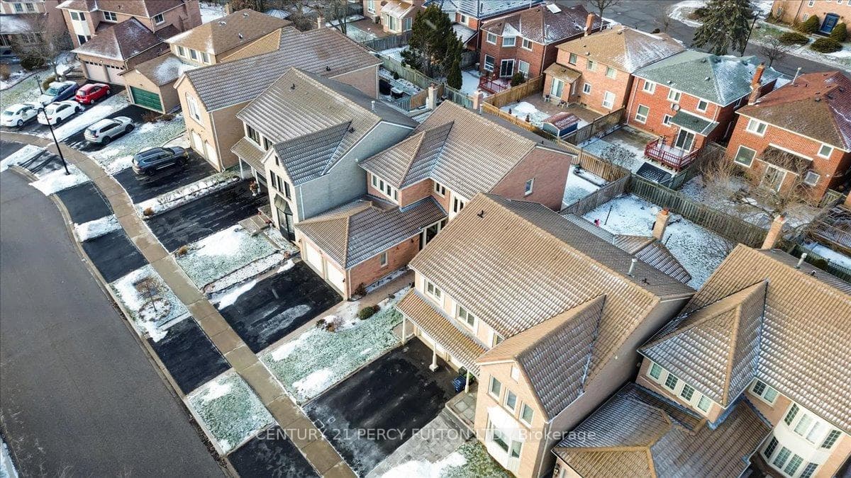 38 Carlisle Cres- drone
