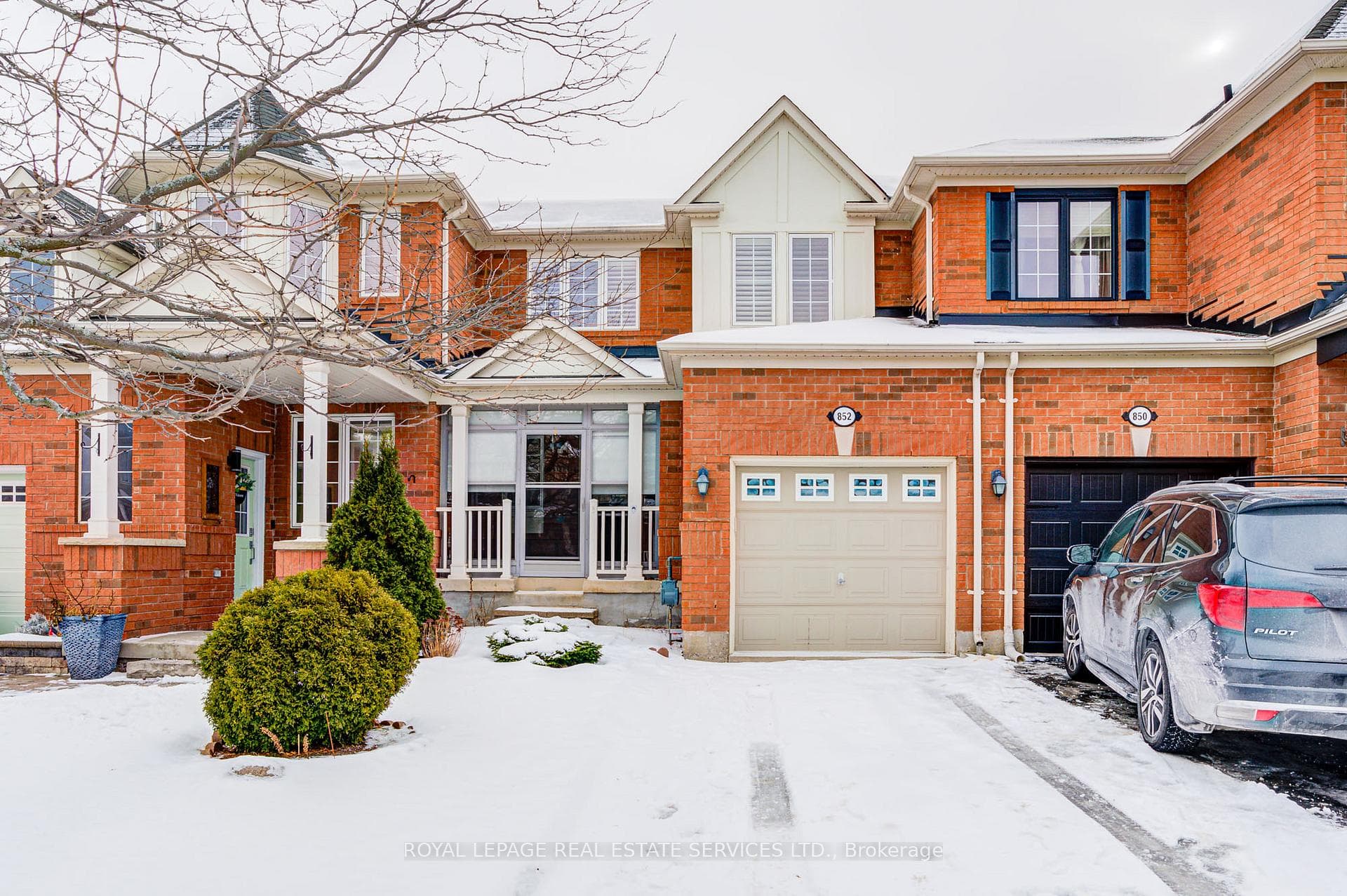 852 Gifford Crescent photo 1