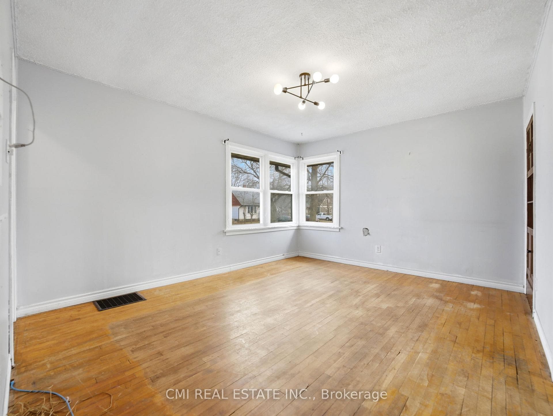 97 Stewart Avenue photo 13
