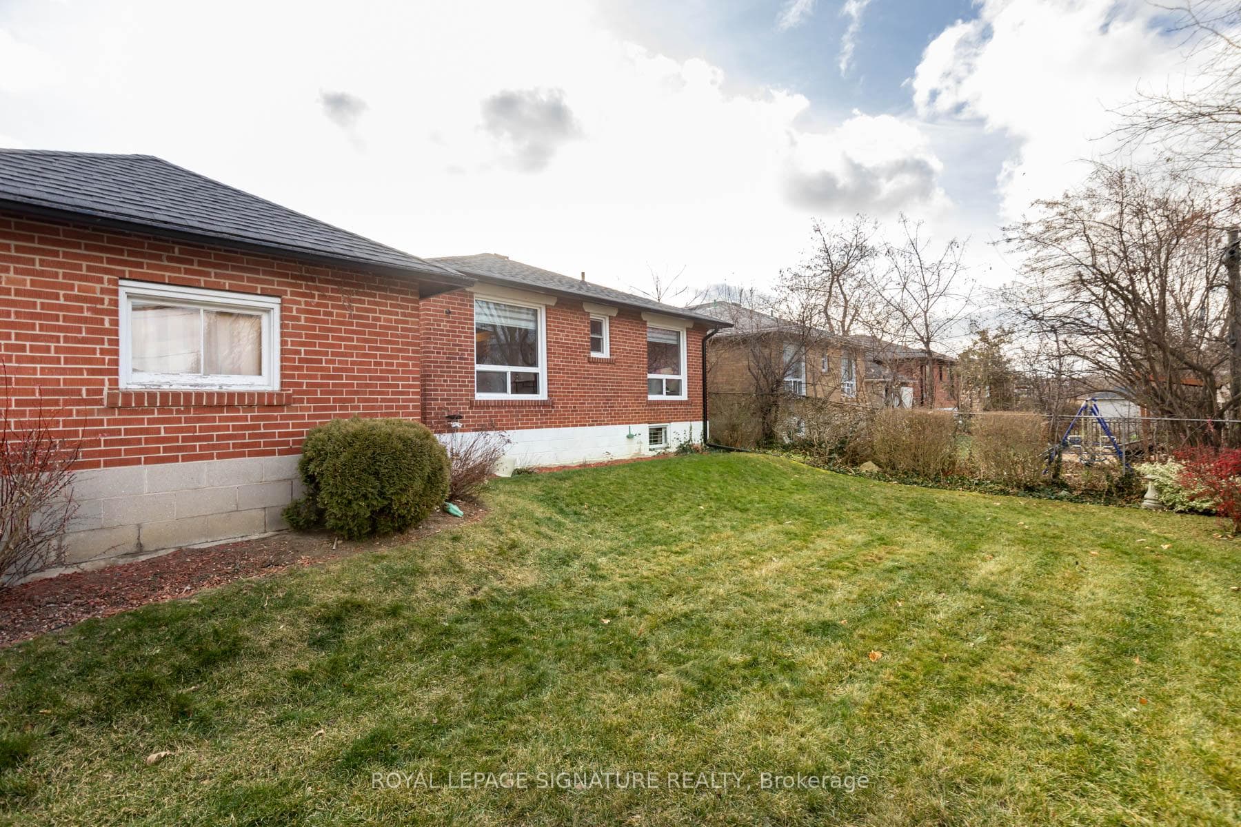732 Danforth Road photo 37