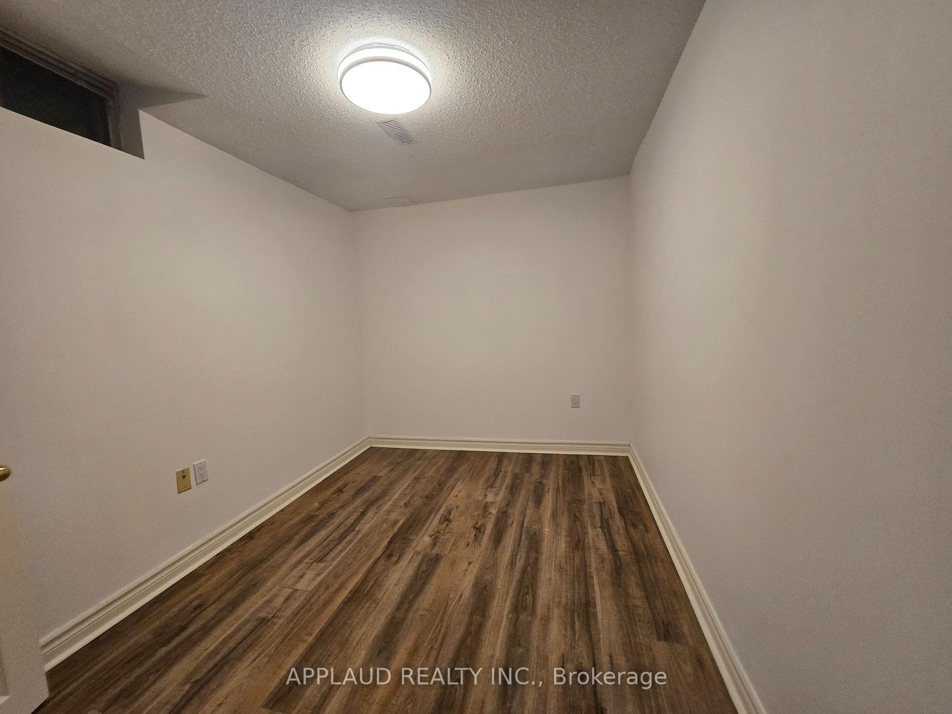 83 Roxborough Lane photo 21