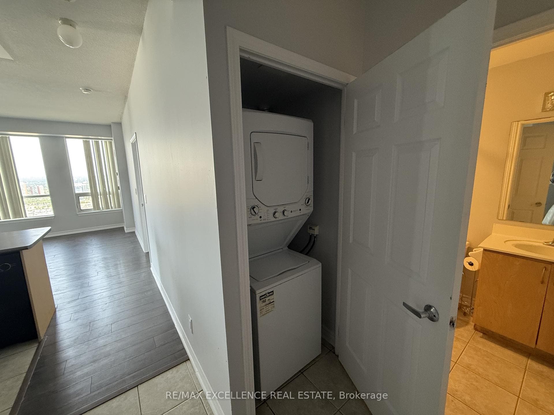 388 Prince Of Wales Drive Unit 3306 photo 8