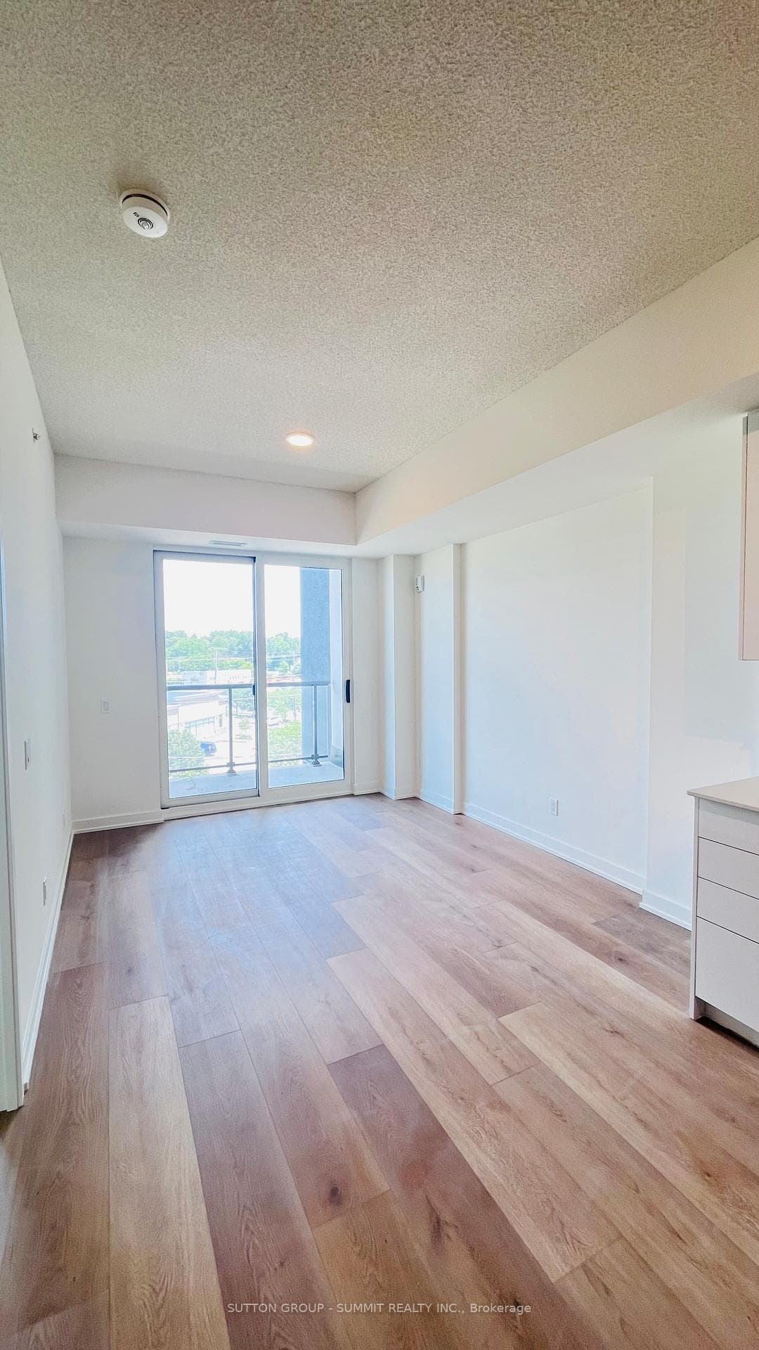 33 ERIE Avenue Unit 402 photo 25