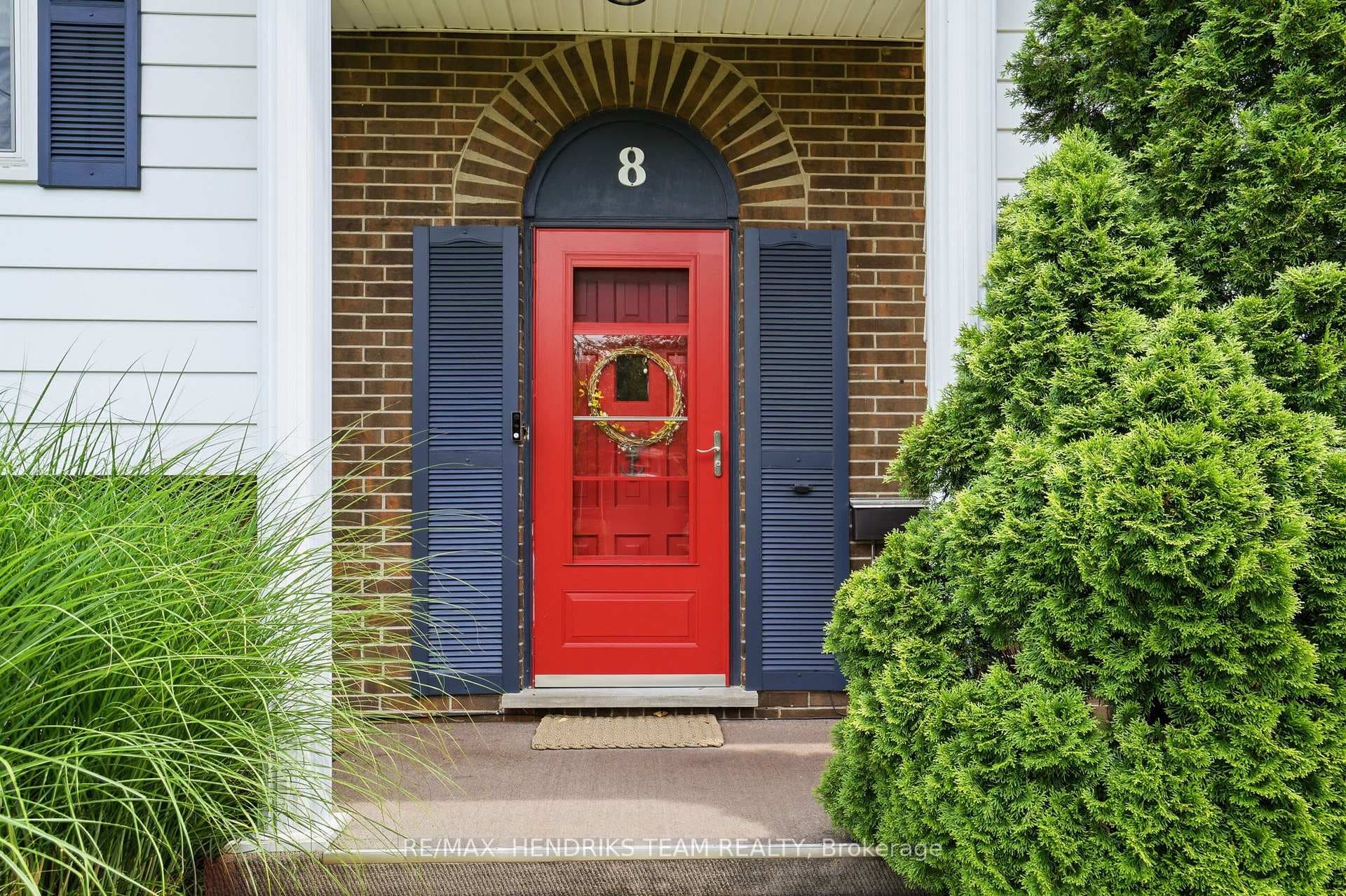 8 Tudor Gate Place photo 3