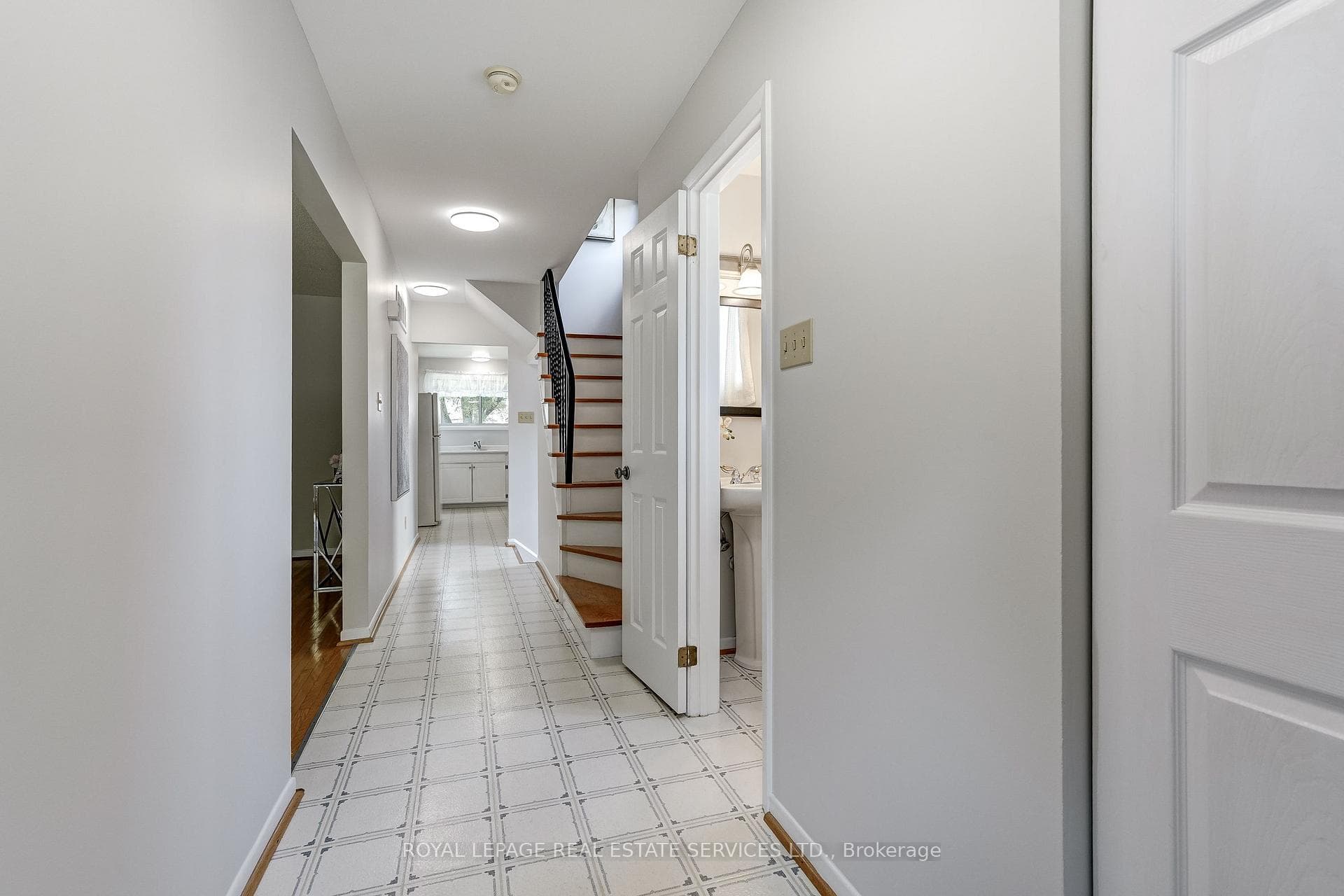 2651 Hollington Crescent photo 5