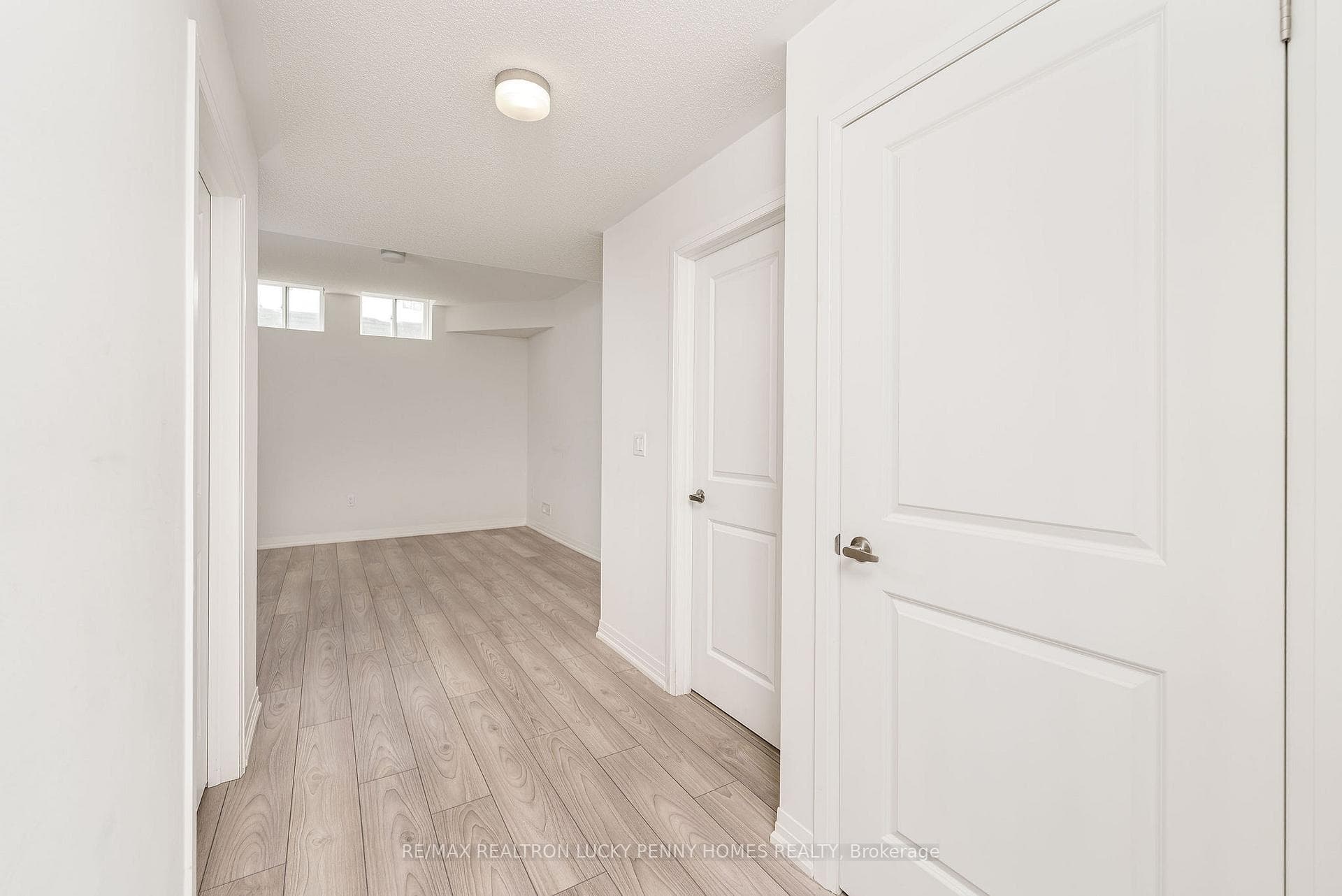 123 Schmeltzer Crescent photo 25