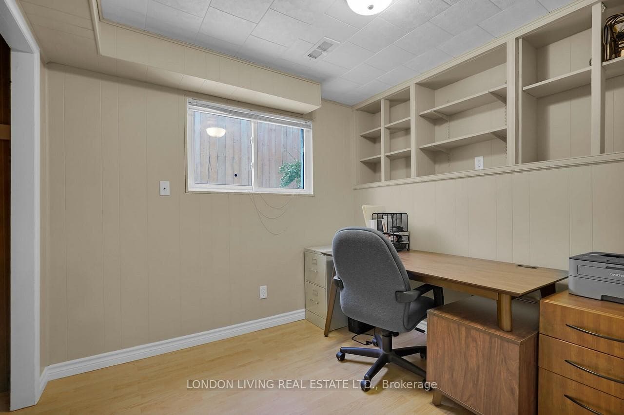 74 Jena Crescent photo 26