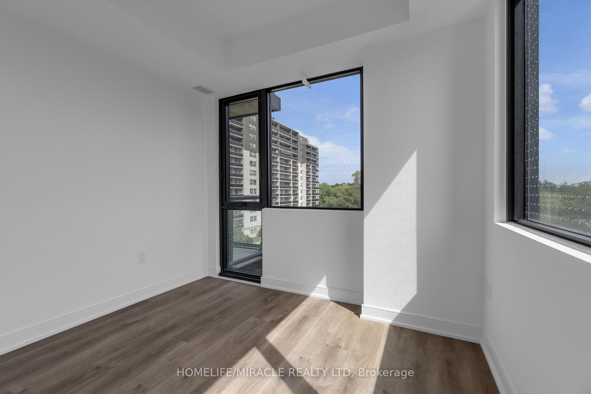 86 Dundas Street Unit 320 photo 29