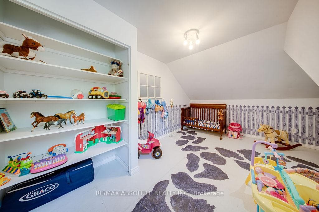 685 BOUNDARY Road photo 30
