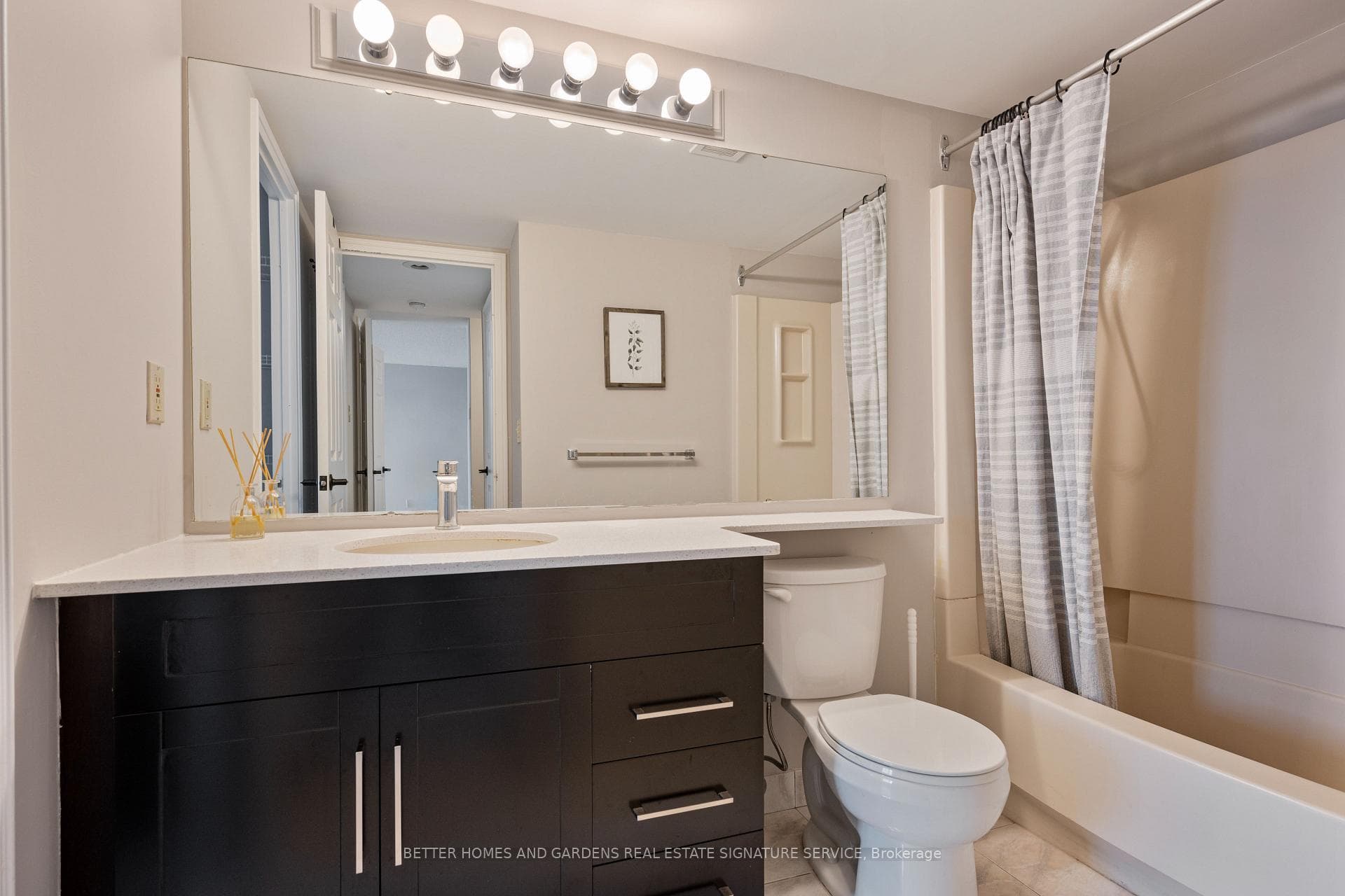 880 Dundas Street Unit 1408 photo 22