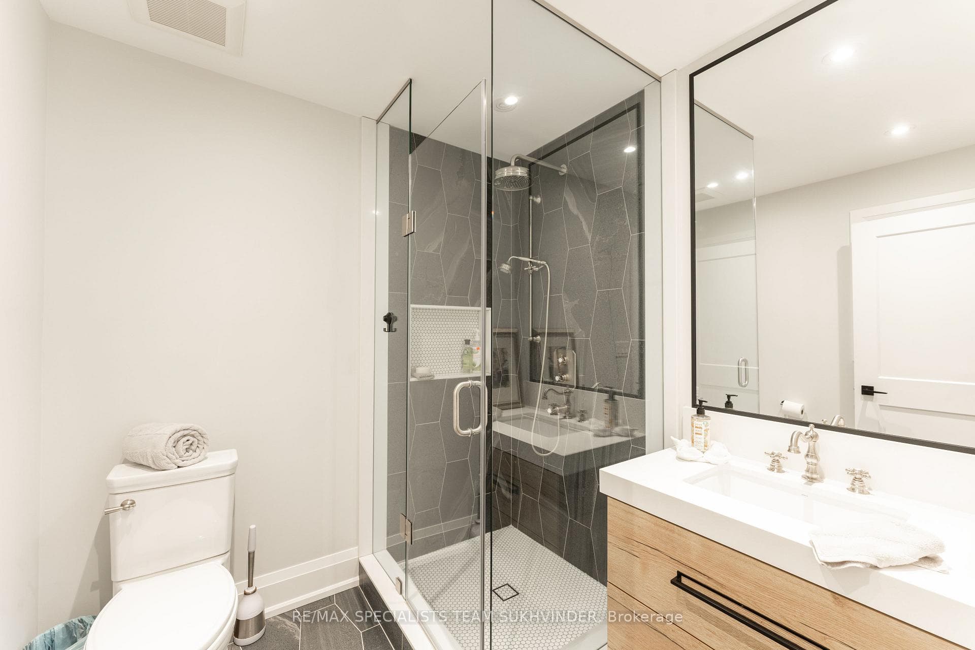 131 King Street photo 29