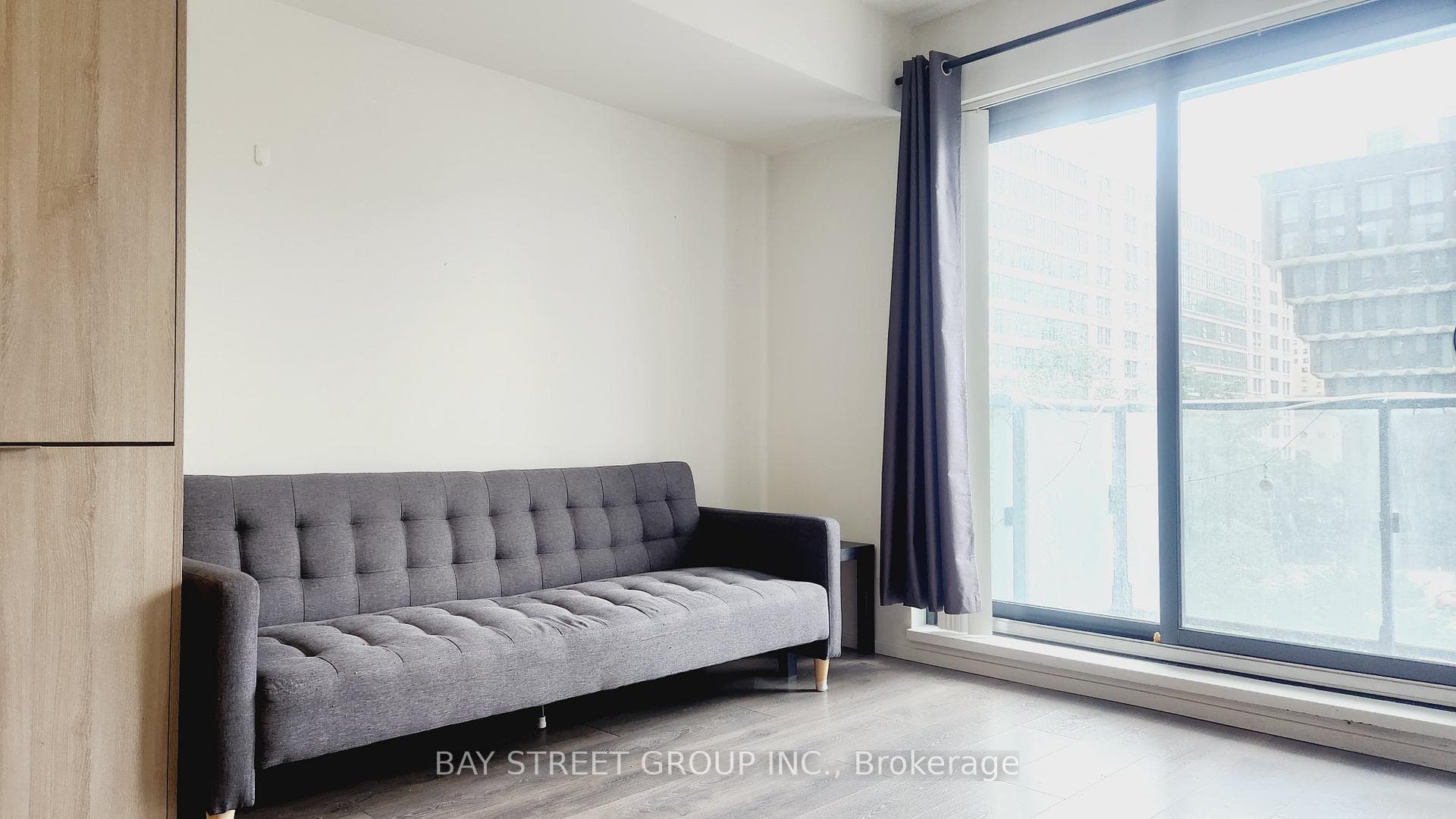 159 Dundas Street Unit 513 photo 9