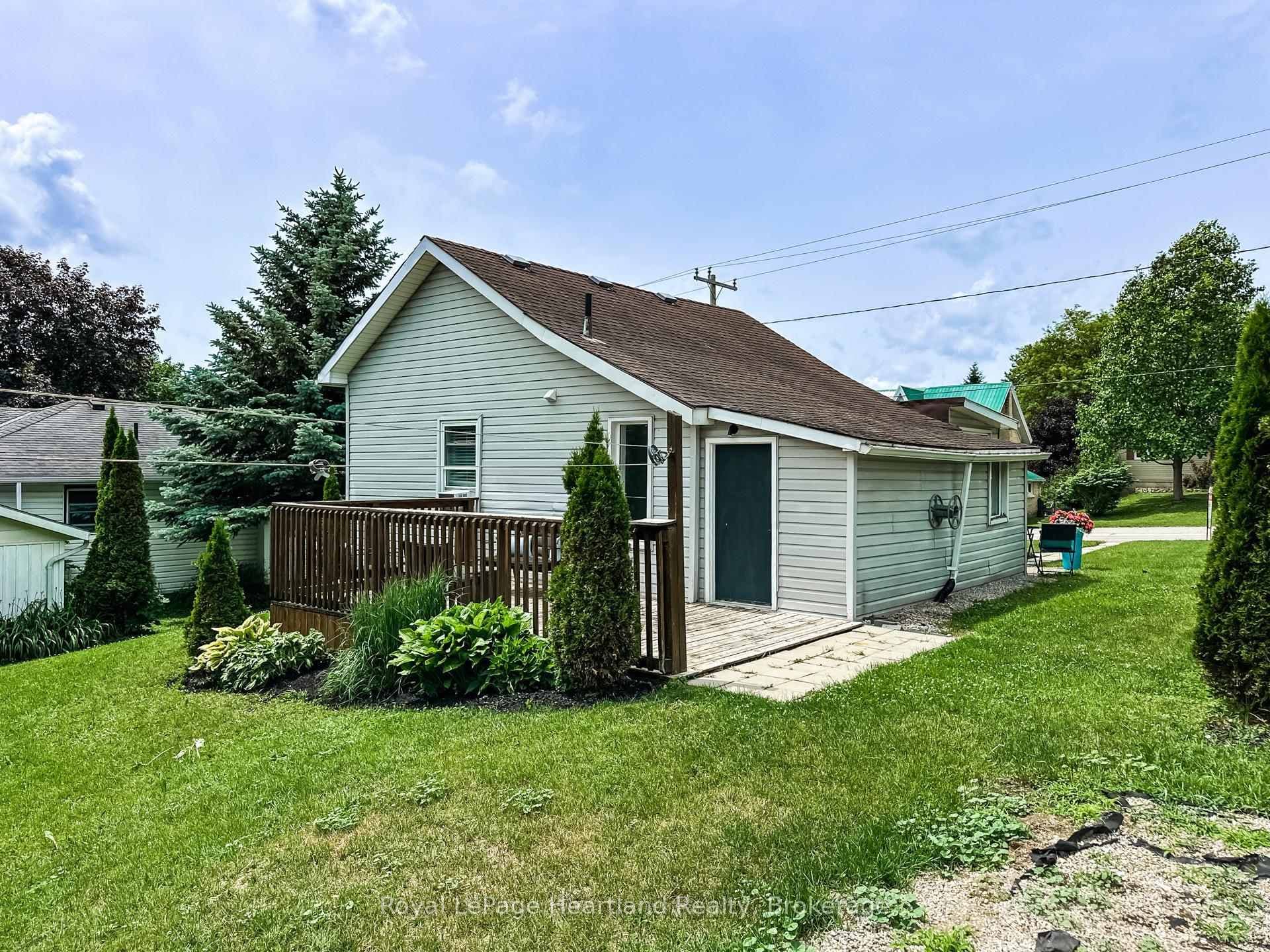 576 Queen Street photo 33