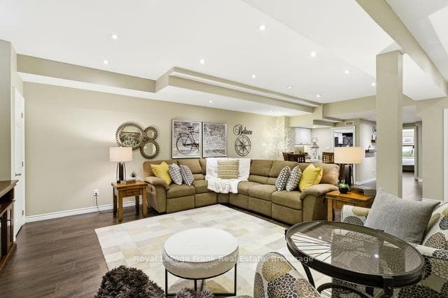 879 Kerr Street photo 32