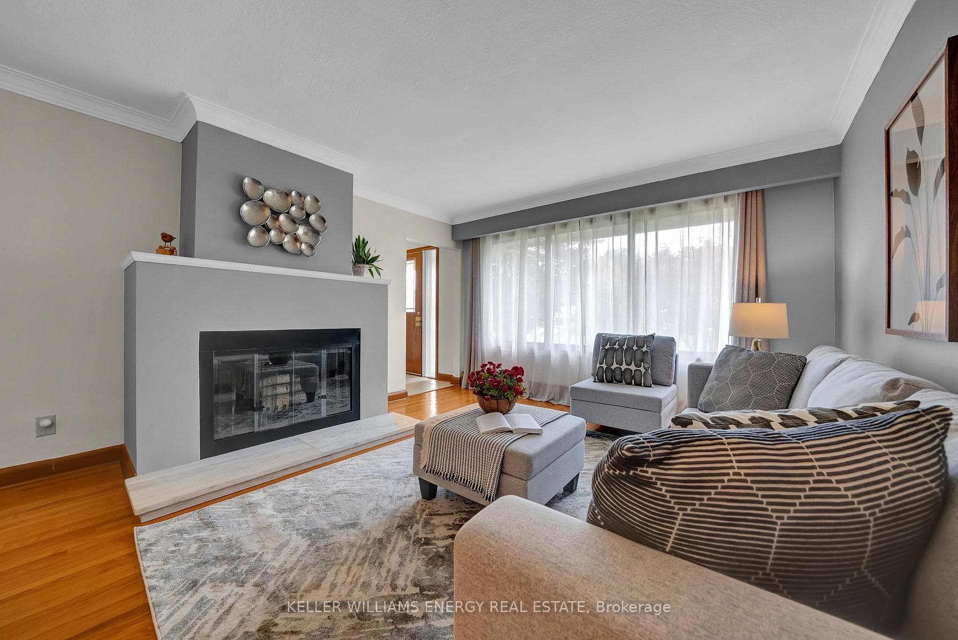 607 Newman Crescent photo 3