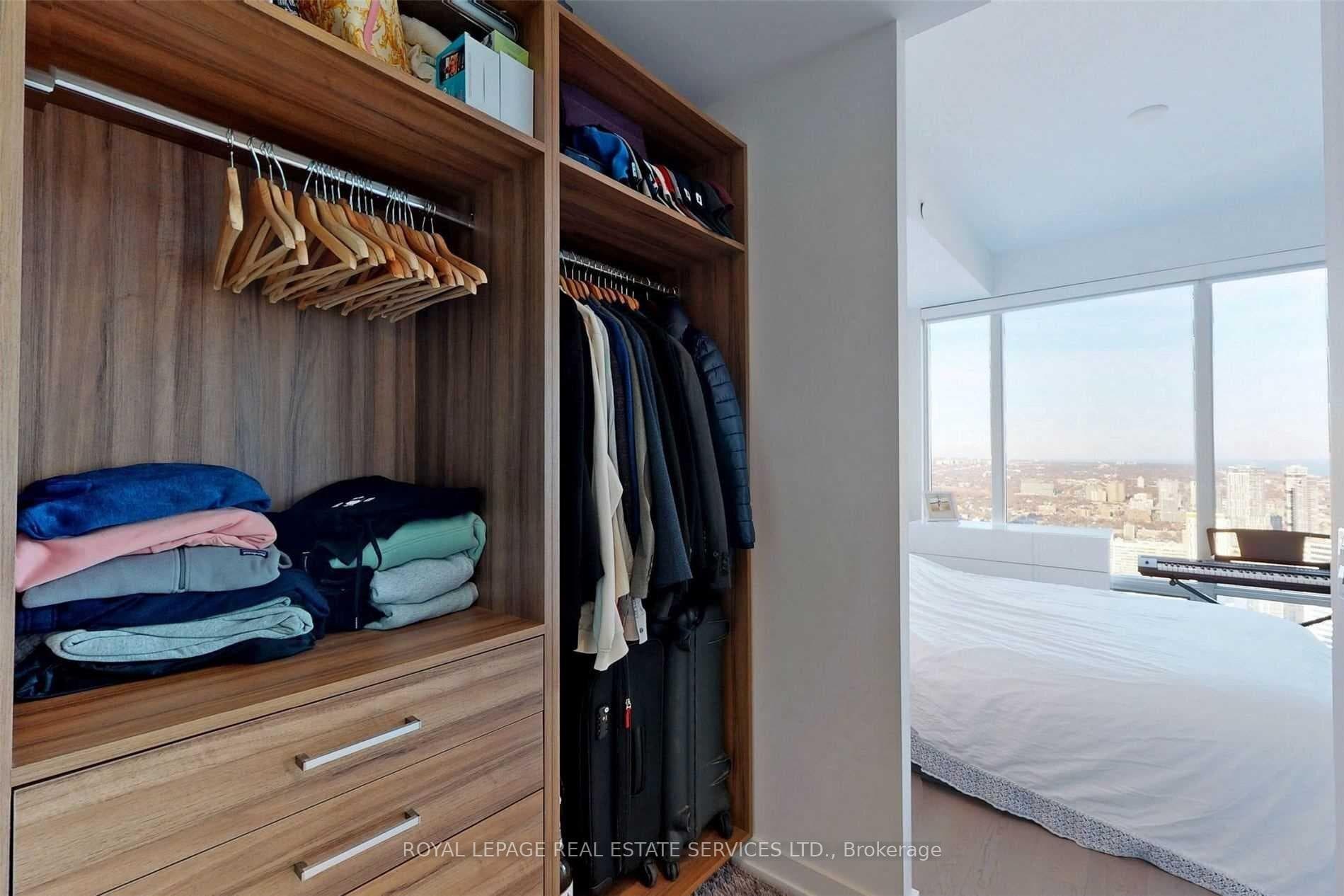 488 University Avenue Unit 2703 photo 21