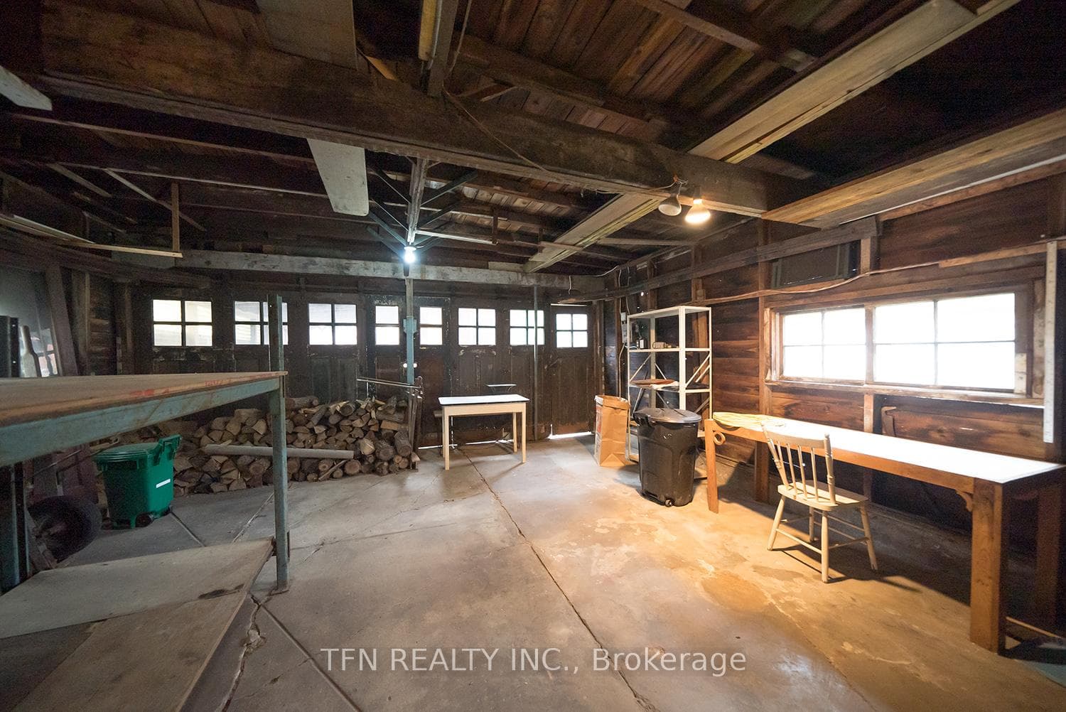 480 Colborne Street photo 17