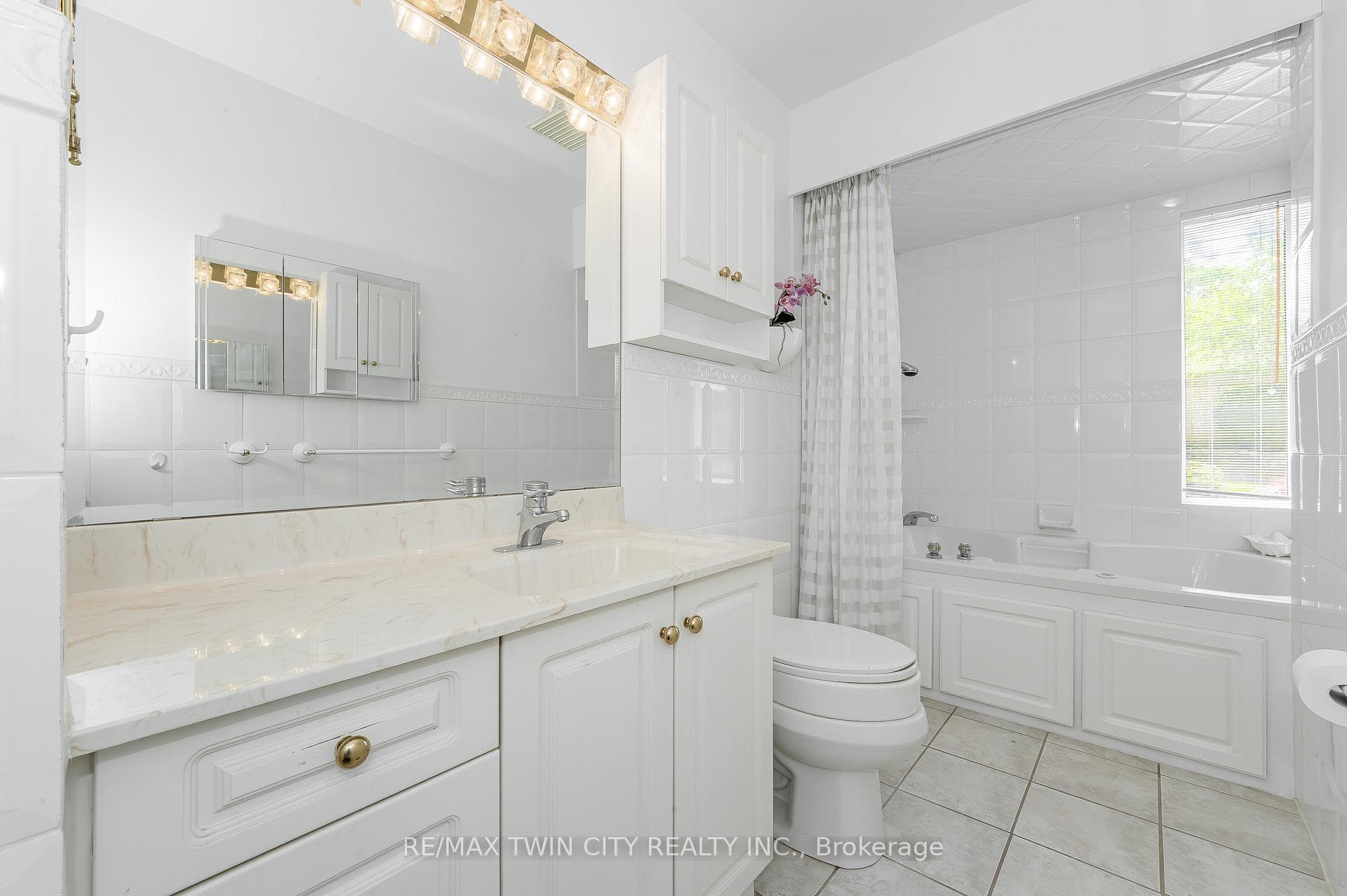 593 Krug Street photo 19