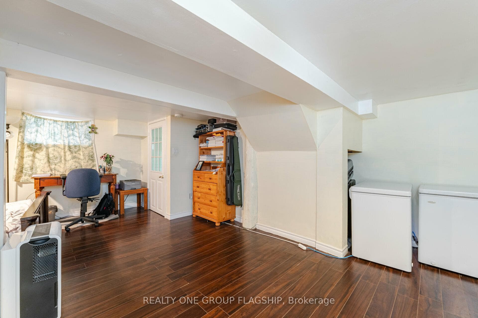 63 Hogarth St Street photo 13