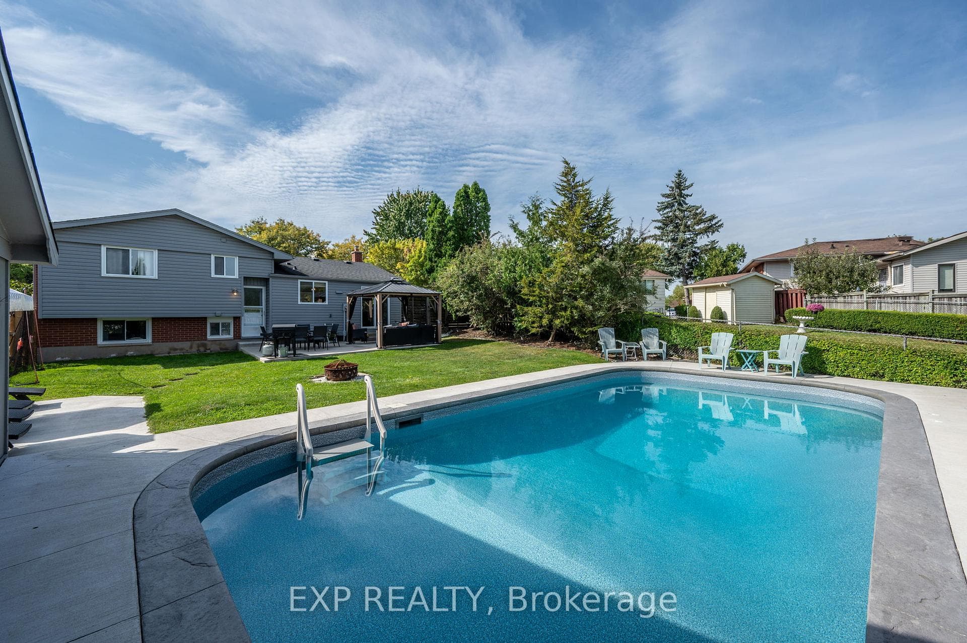 977 Osgoode Drive photo 3
