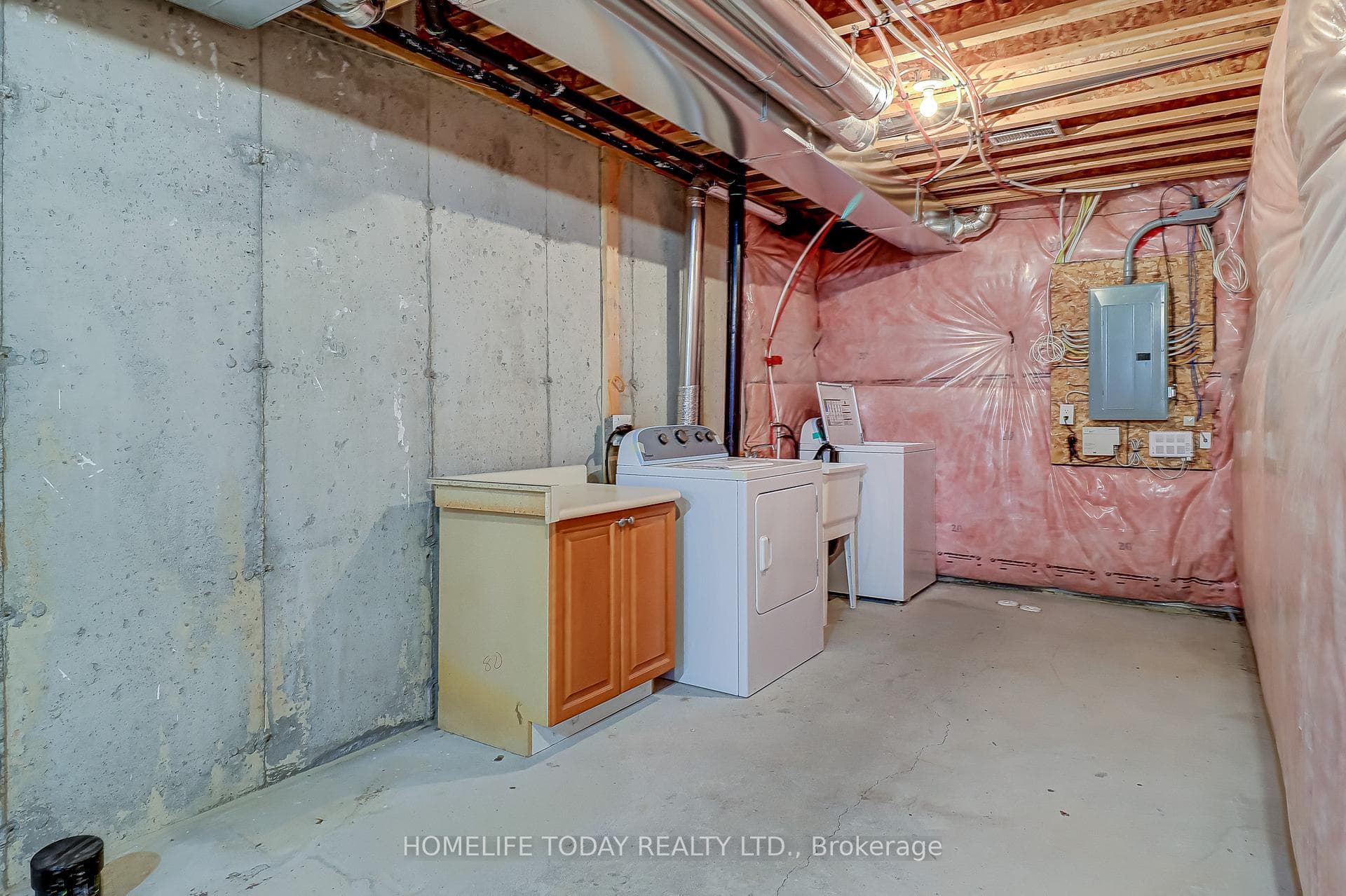 67 Daniele Crescent photo 28