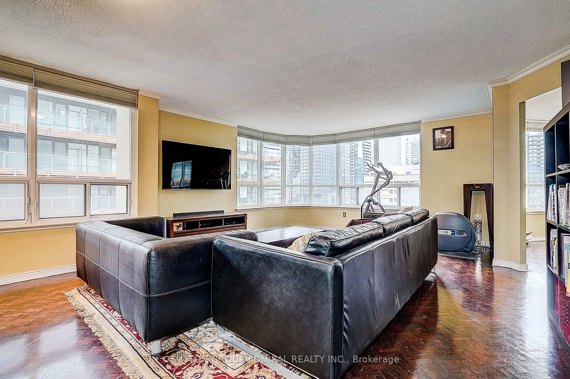 25 Maitland Street Unit 1209 photo 8