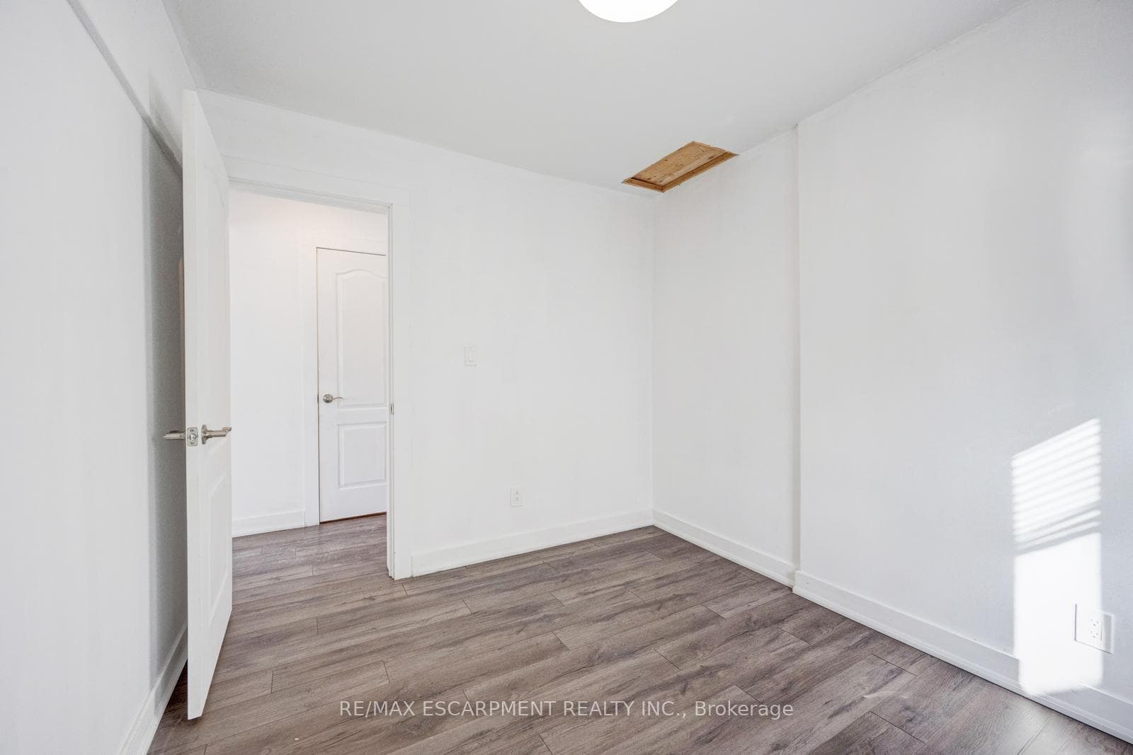 1099 Ogden Avenue photo 21
