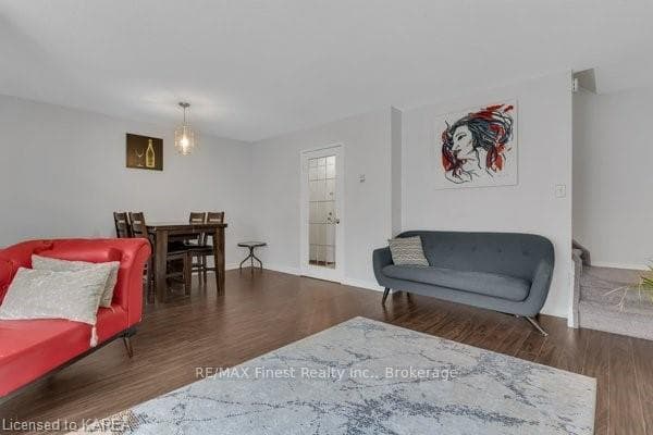 1010 PEMBRIDGE Crescent Unit 309 photo 20