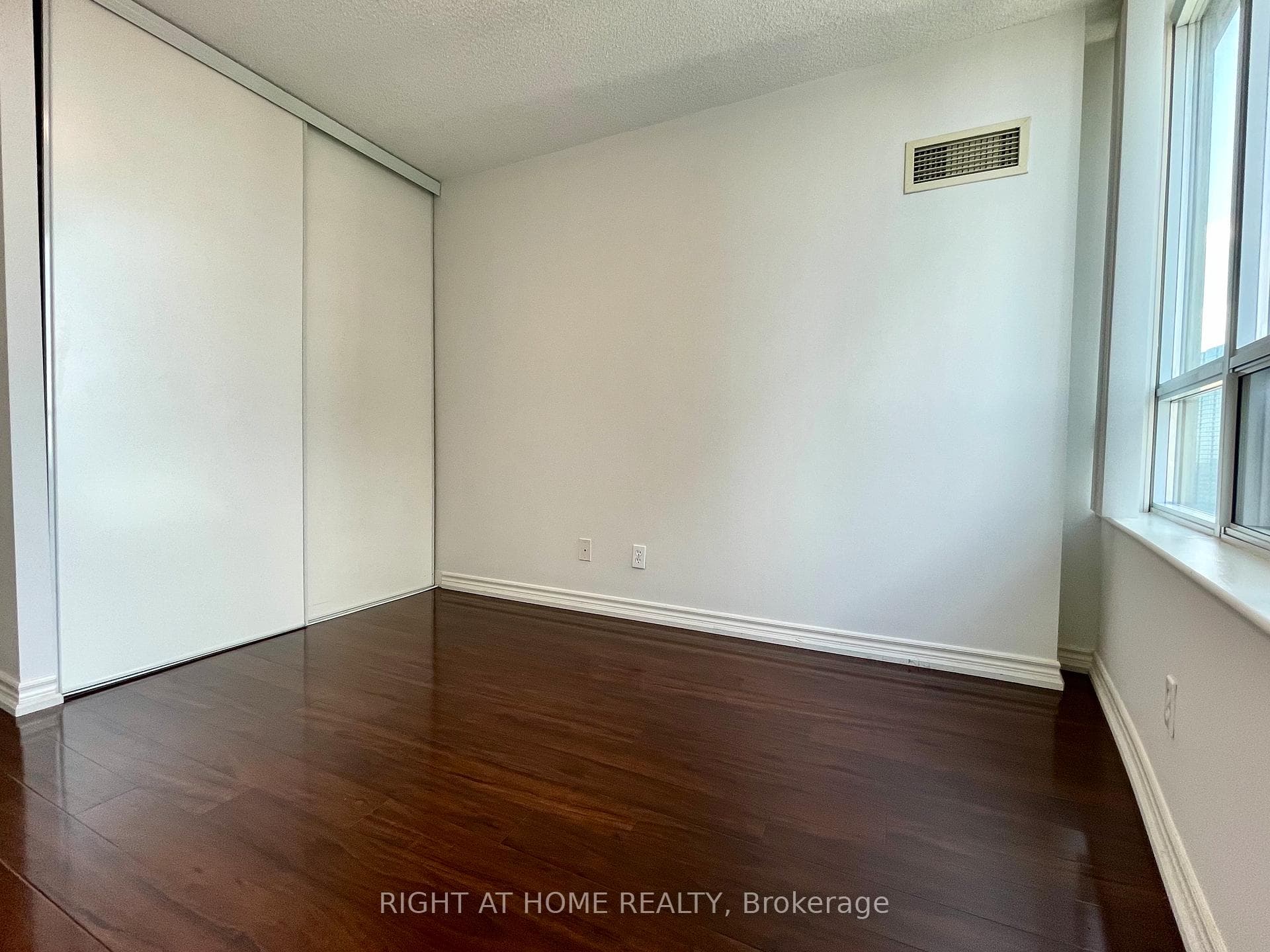 18 Spring Garden Avenue Unit 3202 photo 9